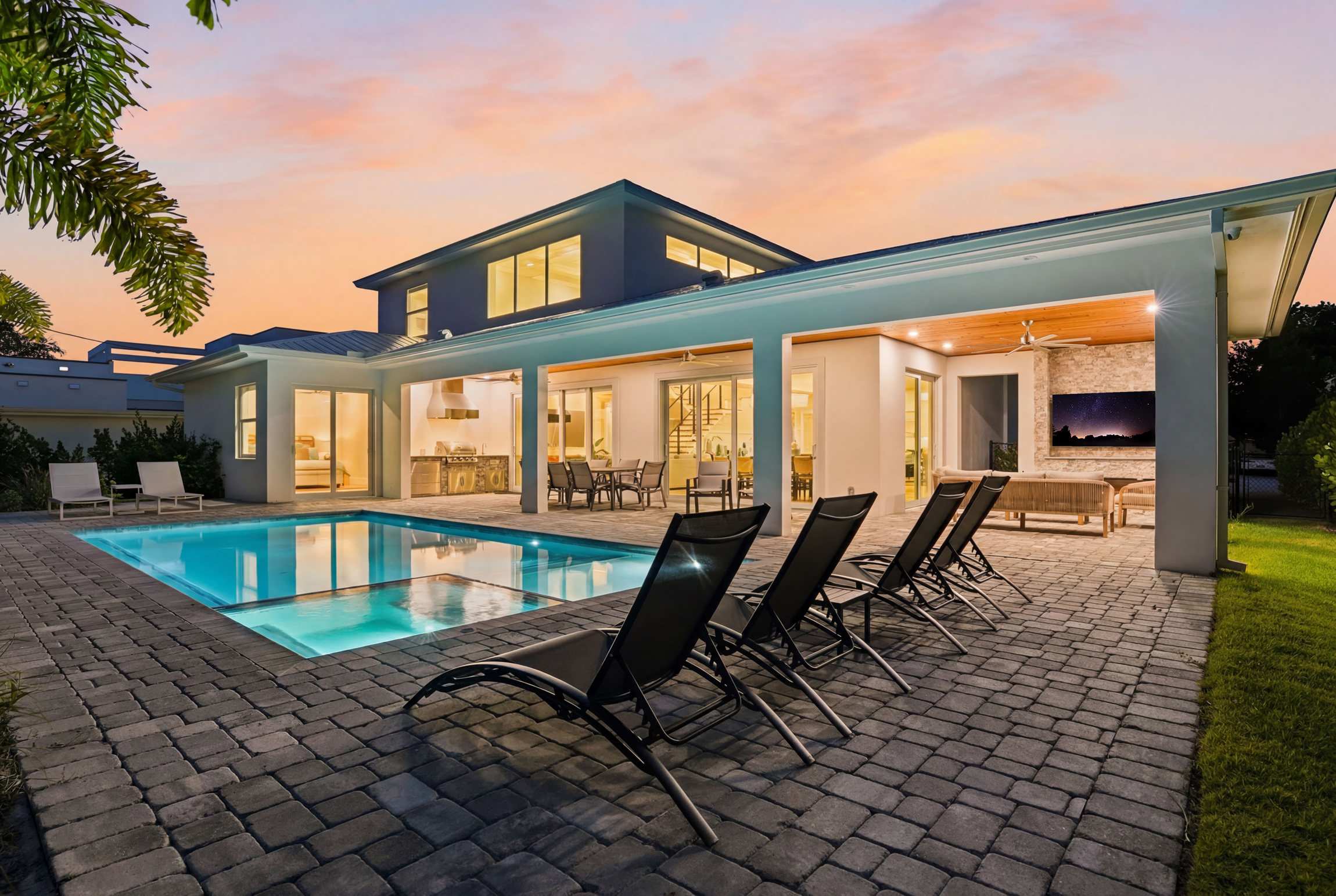 Central Naples Luxury Pool Spa and Prime Location | Photo 66