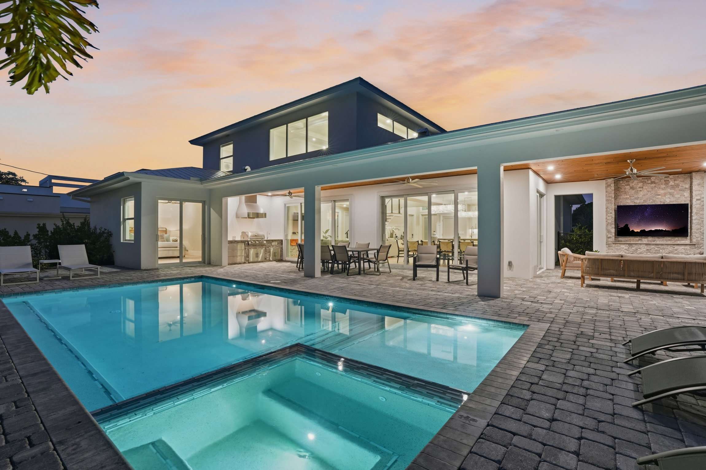 Central Naples Luxury Pool Spa and Prime Location | Photo 67