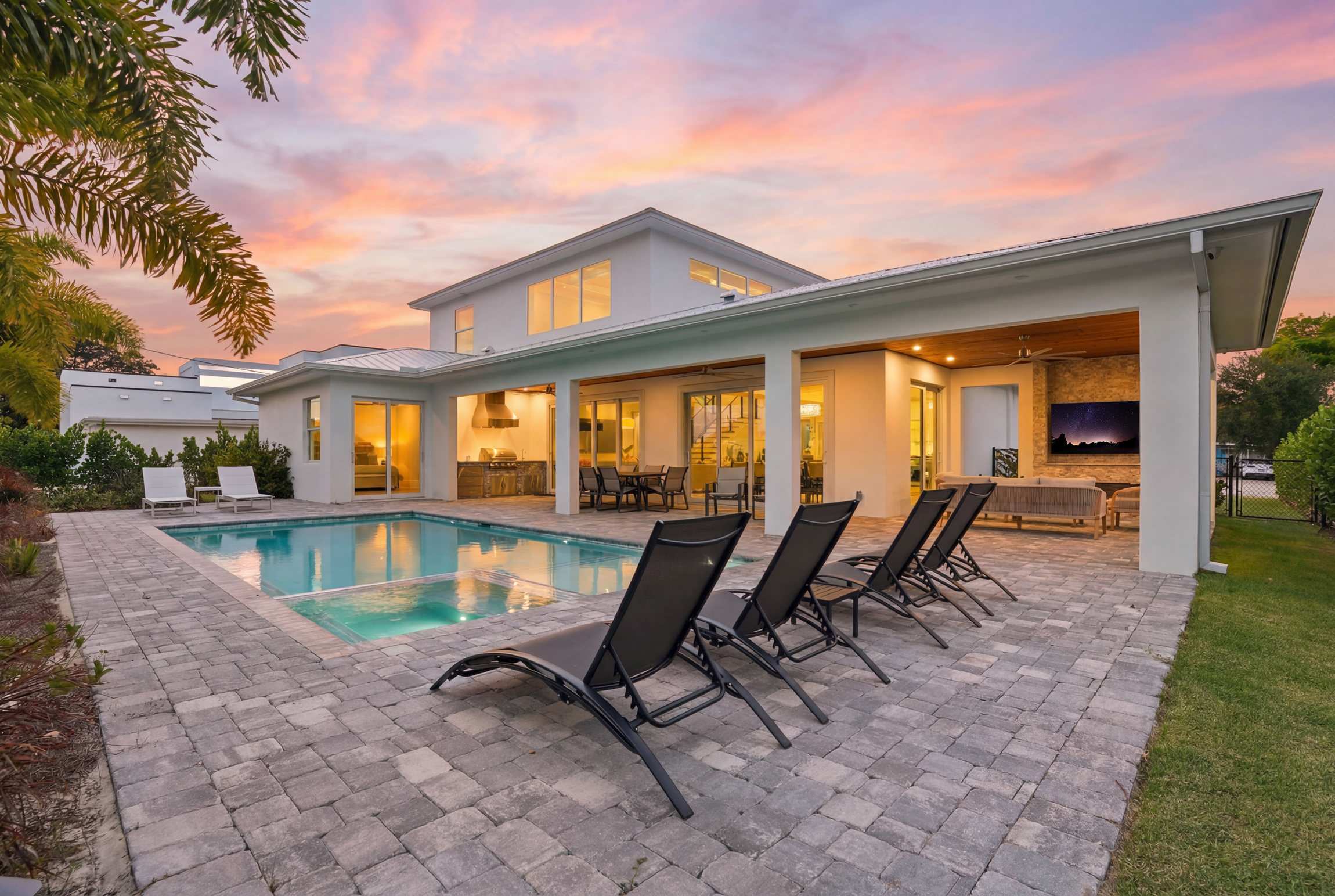 Central Naples Luxury Pool Spa and Prime Location | Photo 63