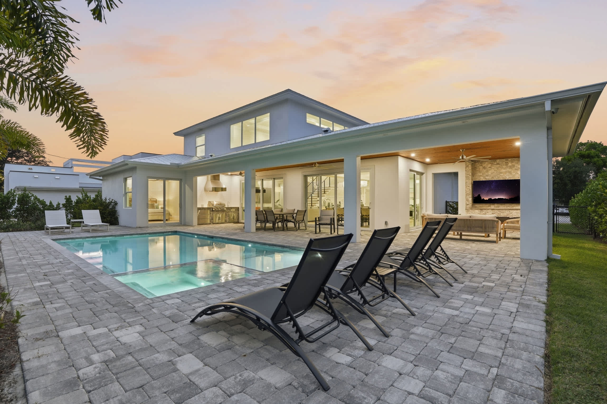 Central Naples Luxury Pool Spa and Prime Location | Photo 59