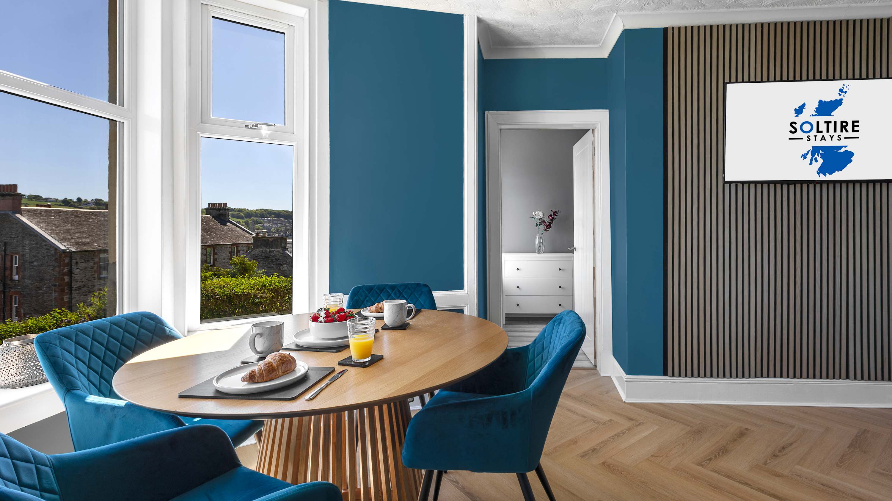 Elegant Apartment with Breathtaking Bay & Sea Views in 5 Westwood, Argyle Terrace PA20 OBE - Property image 2 - VivreStays