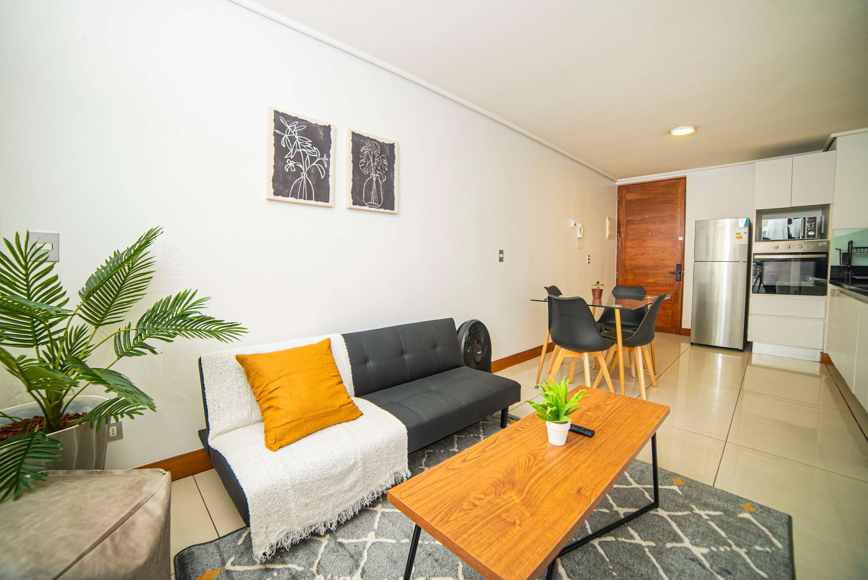 Cozy and modern living space with a fully equipped kitchen and dining area, perfect for relaxing after exploring the city.