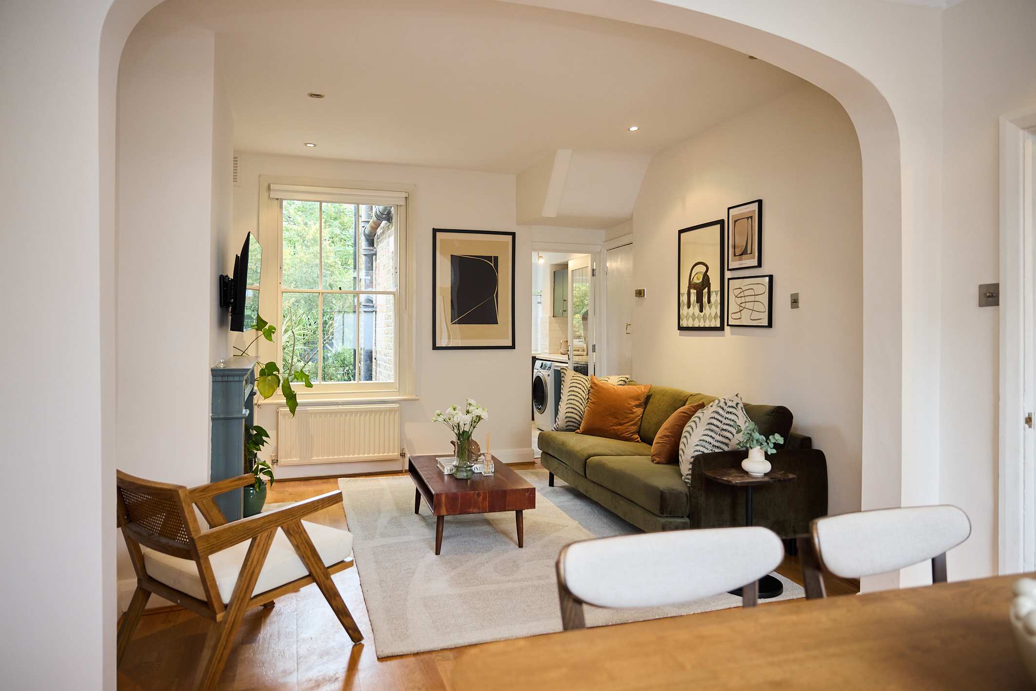 The Courtyard & Eaves House - Queen's Park in Huxley Street 40 W10 4QQ - Property image 9 - VivreStays