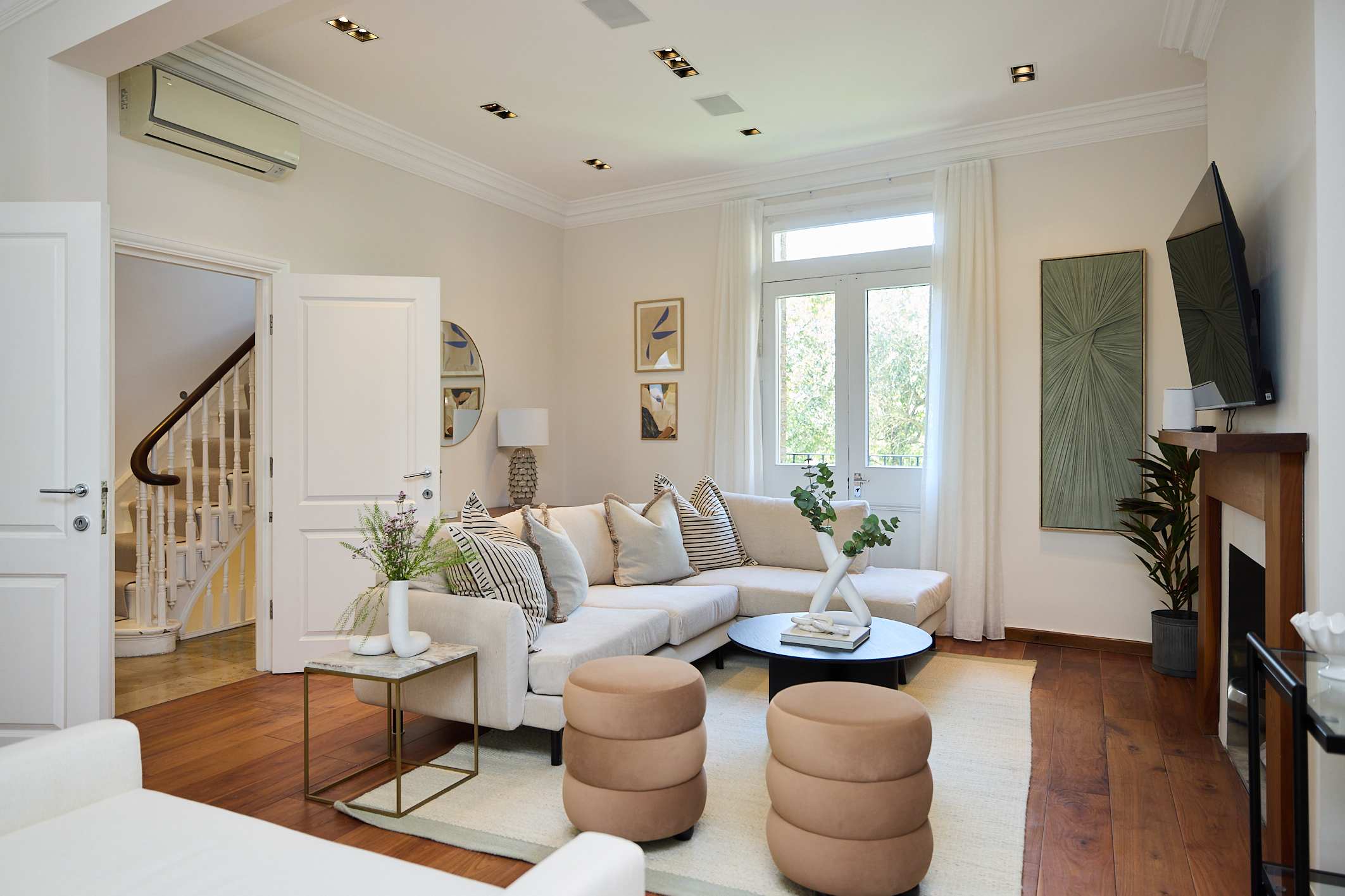 A Study in Timber & Glass by Abbey Road in Hamilton Gardens 26 NW8 9PU - Property image 4 - VivreStays
