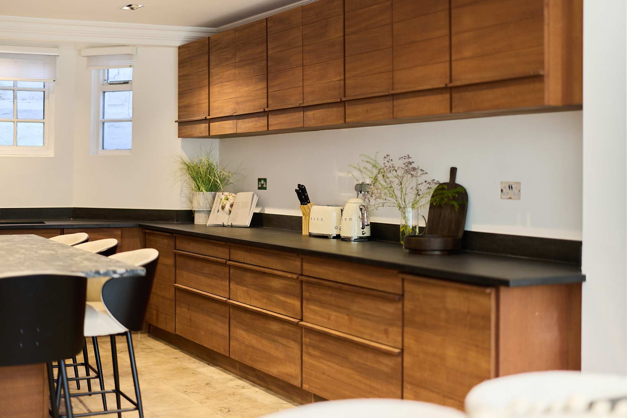 A Study in Timber & Glass by Abbey Road in Hamilton Gardens 26 NW8 9PU - Property image 7 - VivreStays