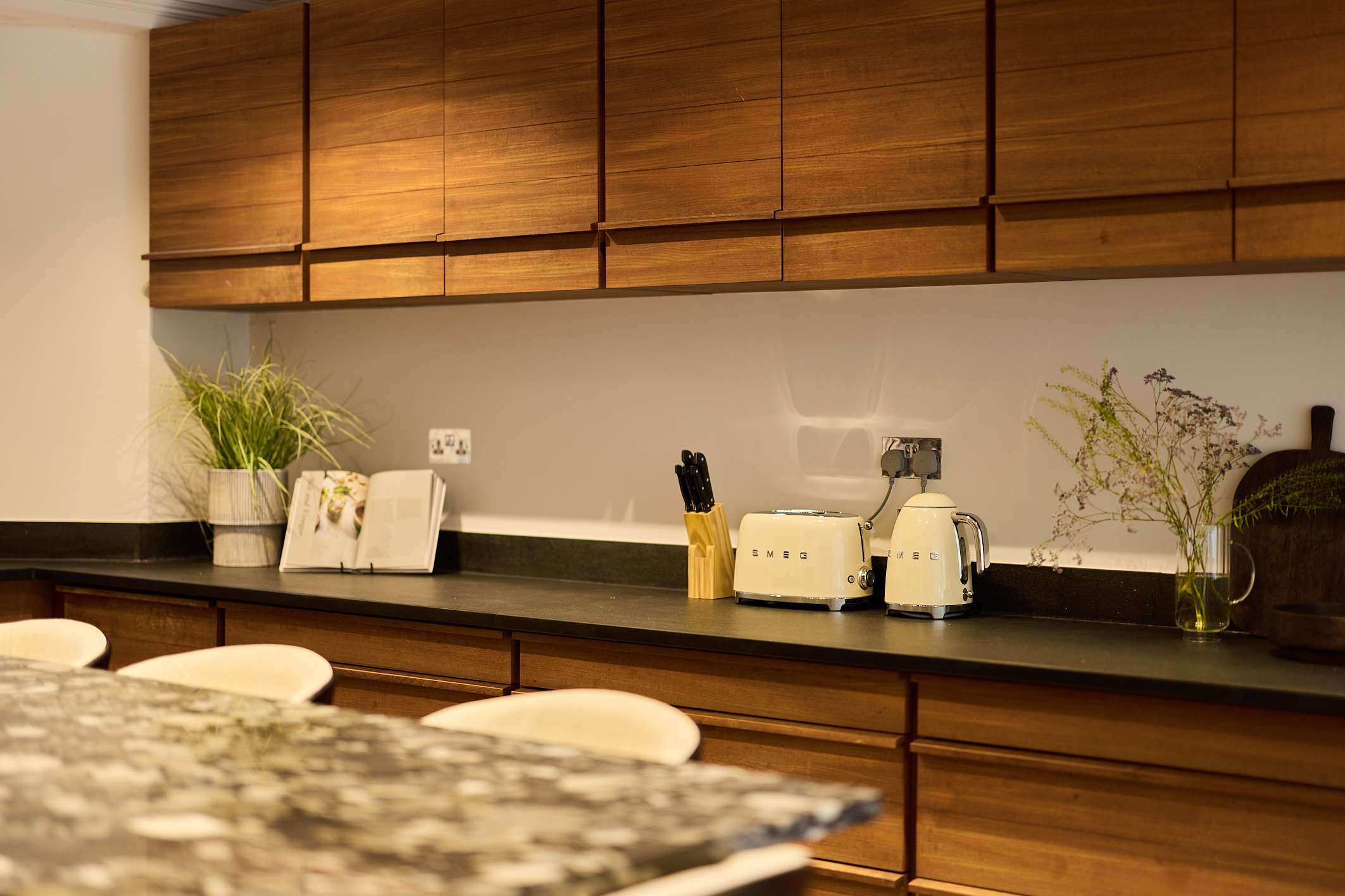 A Study in Timber & Glass by Abbey Road in Hamilton Gardens 26 NW8 9PU - Property image 9 - VivreStays