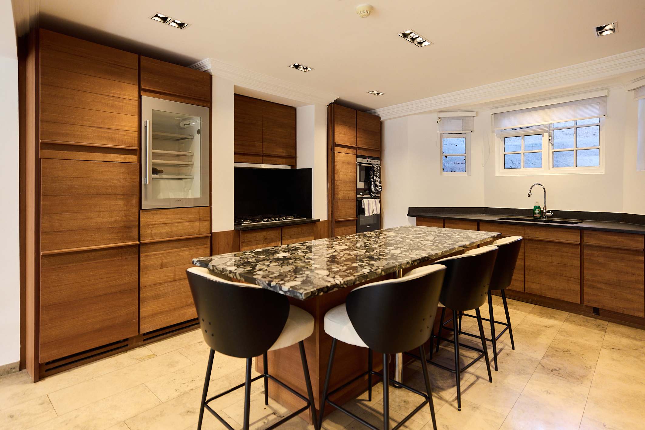 A Study in Timber & Glass by Abbey Road in Hamilton Gardens 26 NW8 9PU - Property image 15 - VivreStays