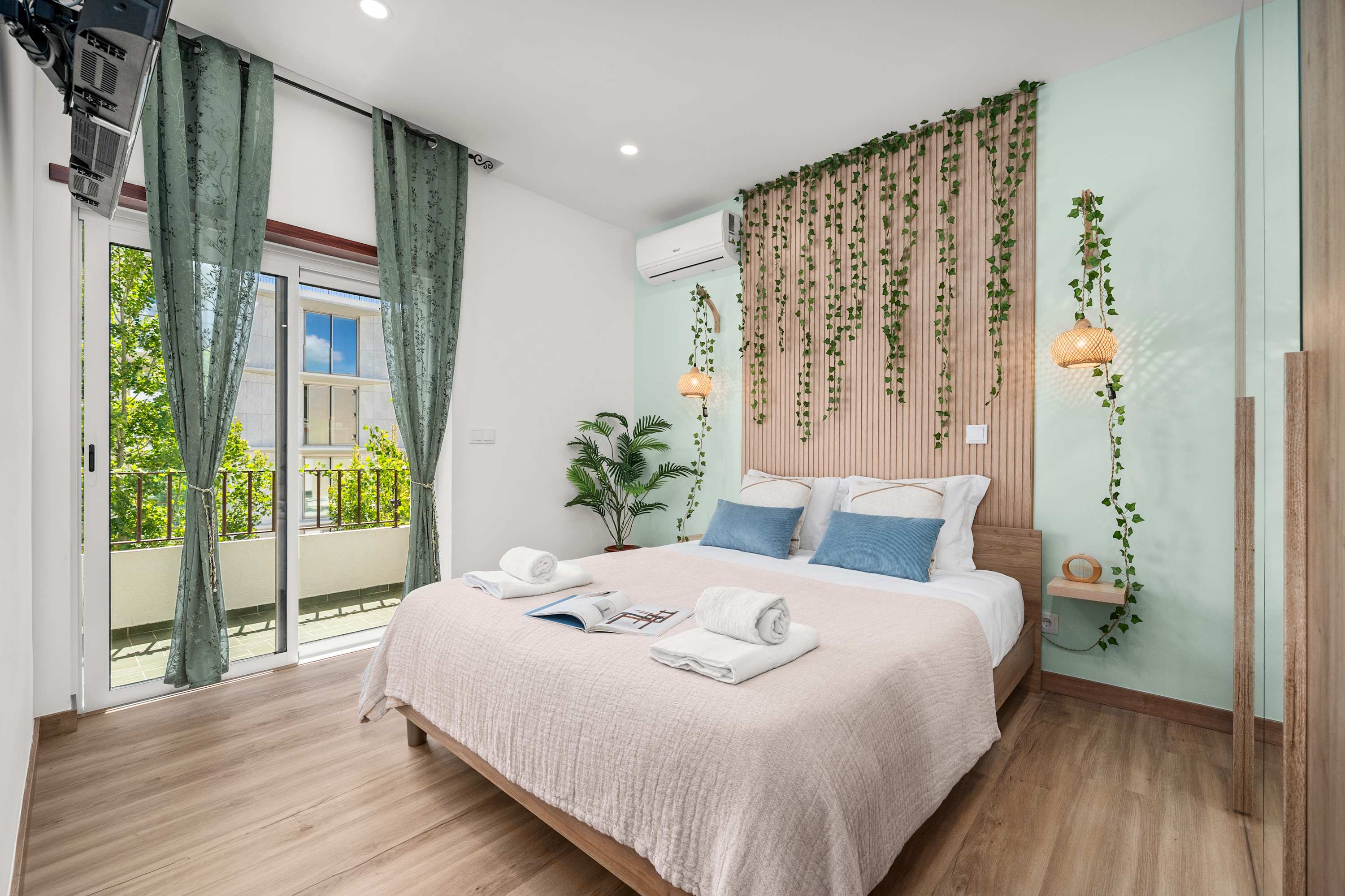 Stylish & Sleek Flat near the Beach by HostWise