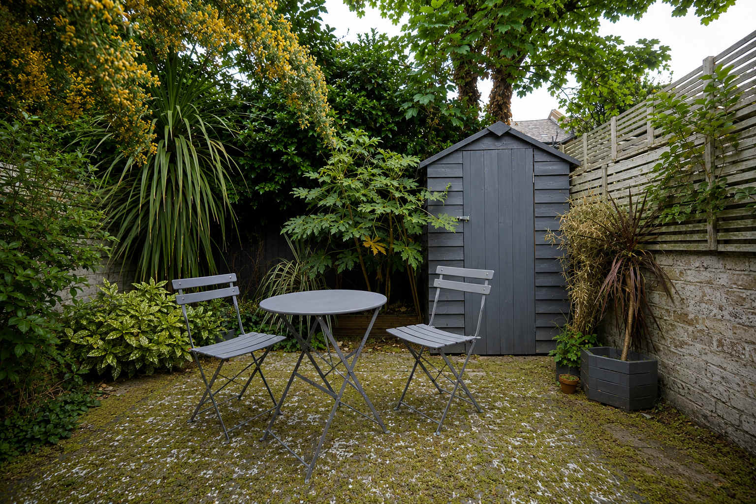The Courtyard & Eaves House - Queen's Park in Huxley Street 40 W10 4QQ - Property image 8 - VivreStays