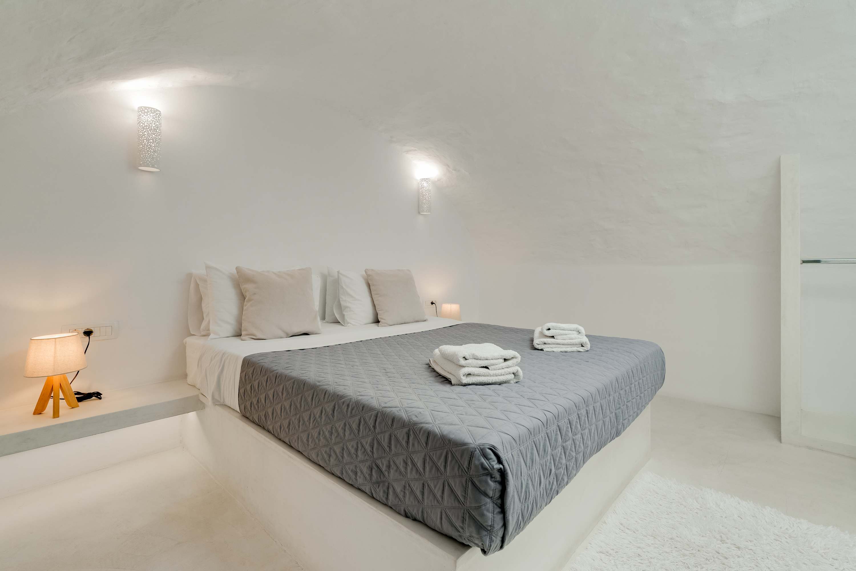 Authentic White 2Bd Flat Home in Emporio Santorini in Santorini — photo 4