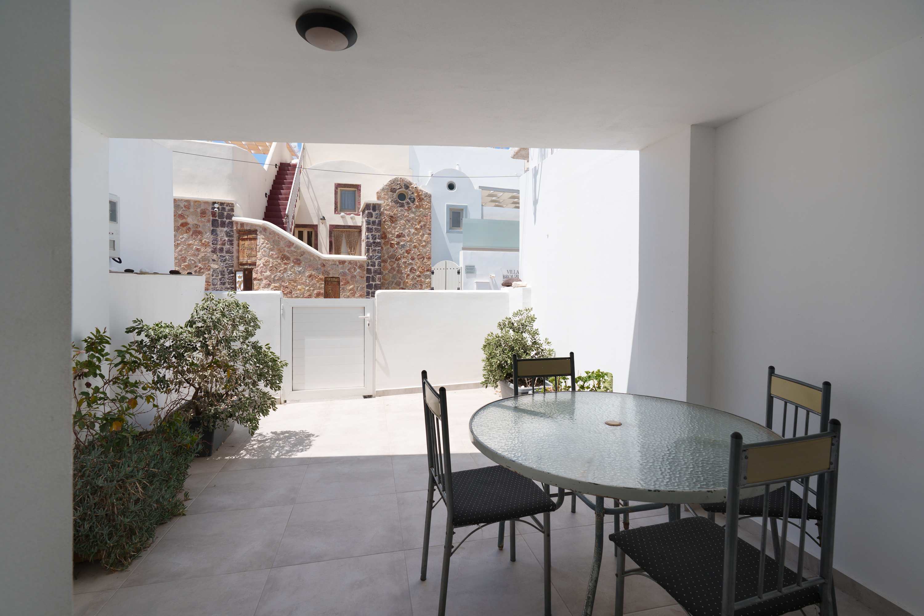 Authentic White 2Bd Flat Home in Emporio Santorini in Santorini — photo 3