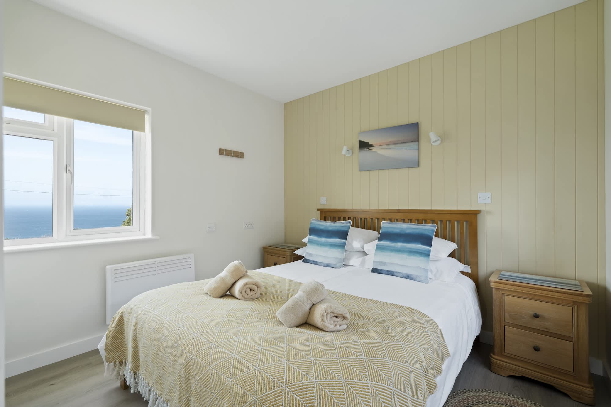 Beach House, Panoramic Sea Views, Garden & Parking