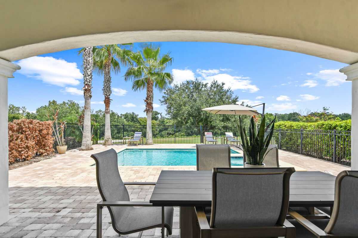 Family villa w/pool & game room
