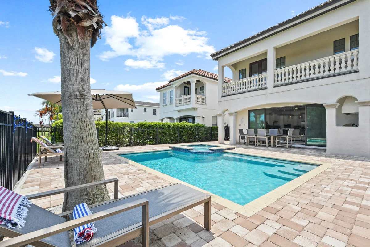 Family villa w/pool & game room