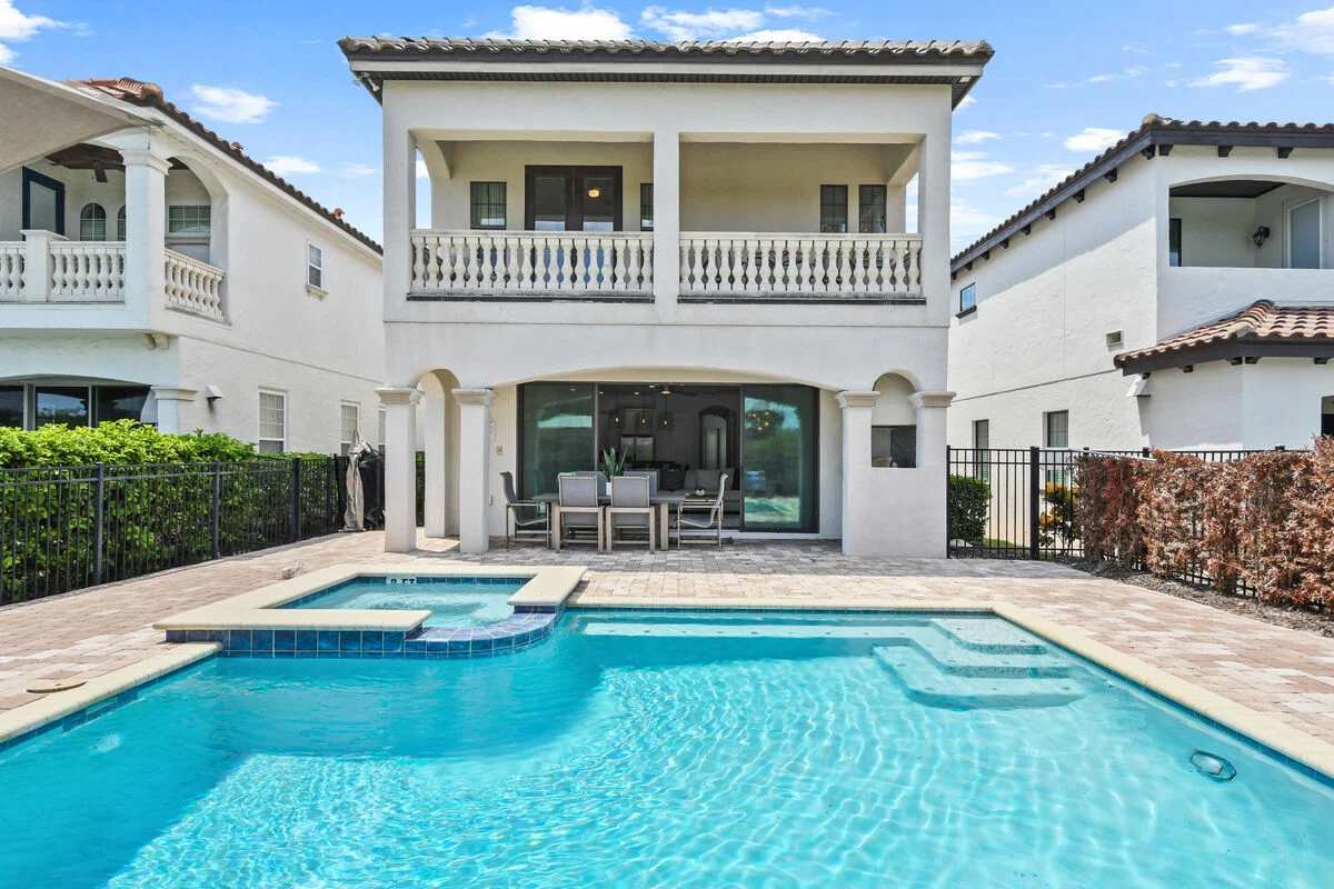 Family villa w/pool & game room