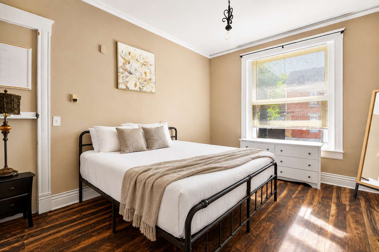 Iconic Old Louisville apartment near Downtown!