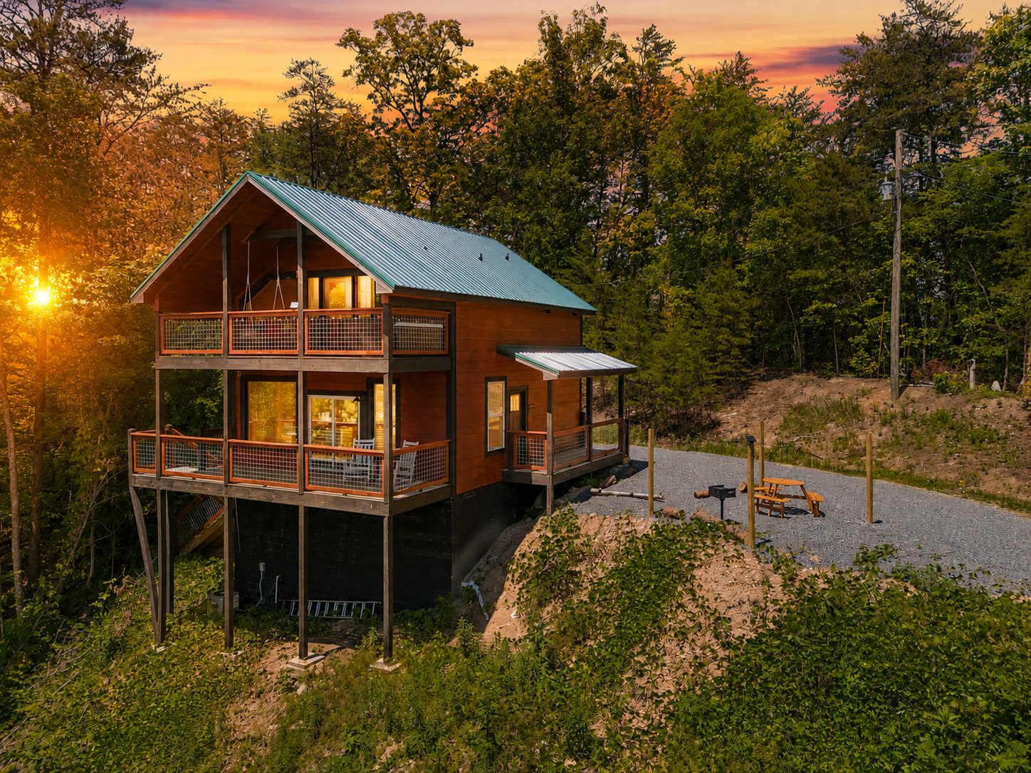 Exclusive Smoky Mountains Cabin w/ hot tub & views