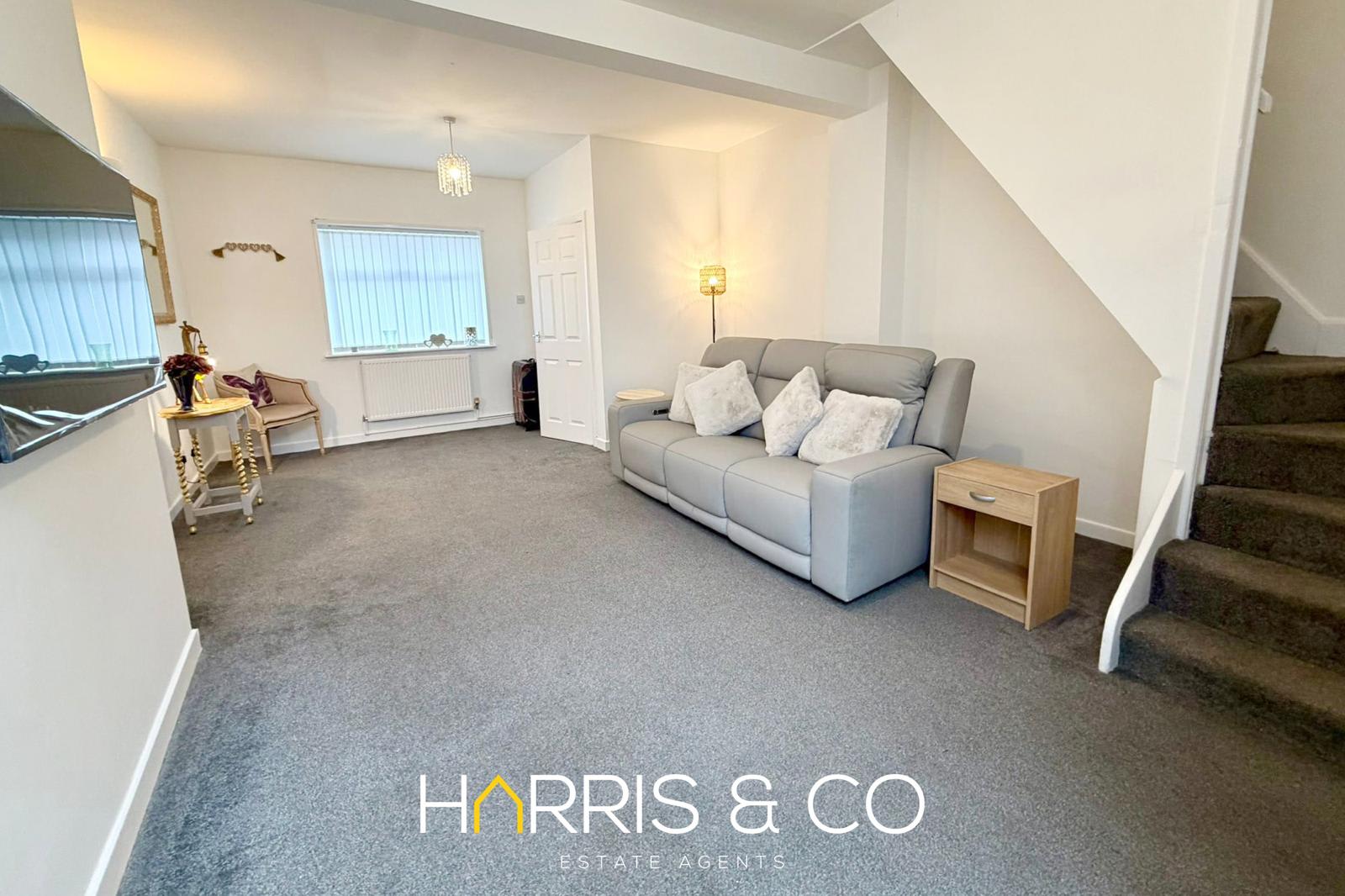 Beach Gem Retreat - A Cosy Costal Stay in 2 North Church Street FY7 6AX - Property image 14 - VivreStays