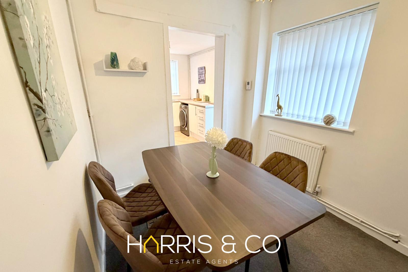 Beach Gem Retreat - A Cosy Costal Stay in 2 North Church Street FY7 6AX - Property image 22 - VivreStays