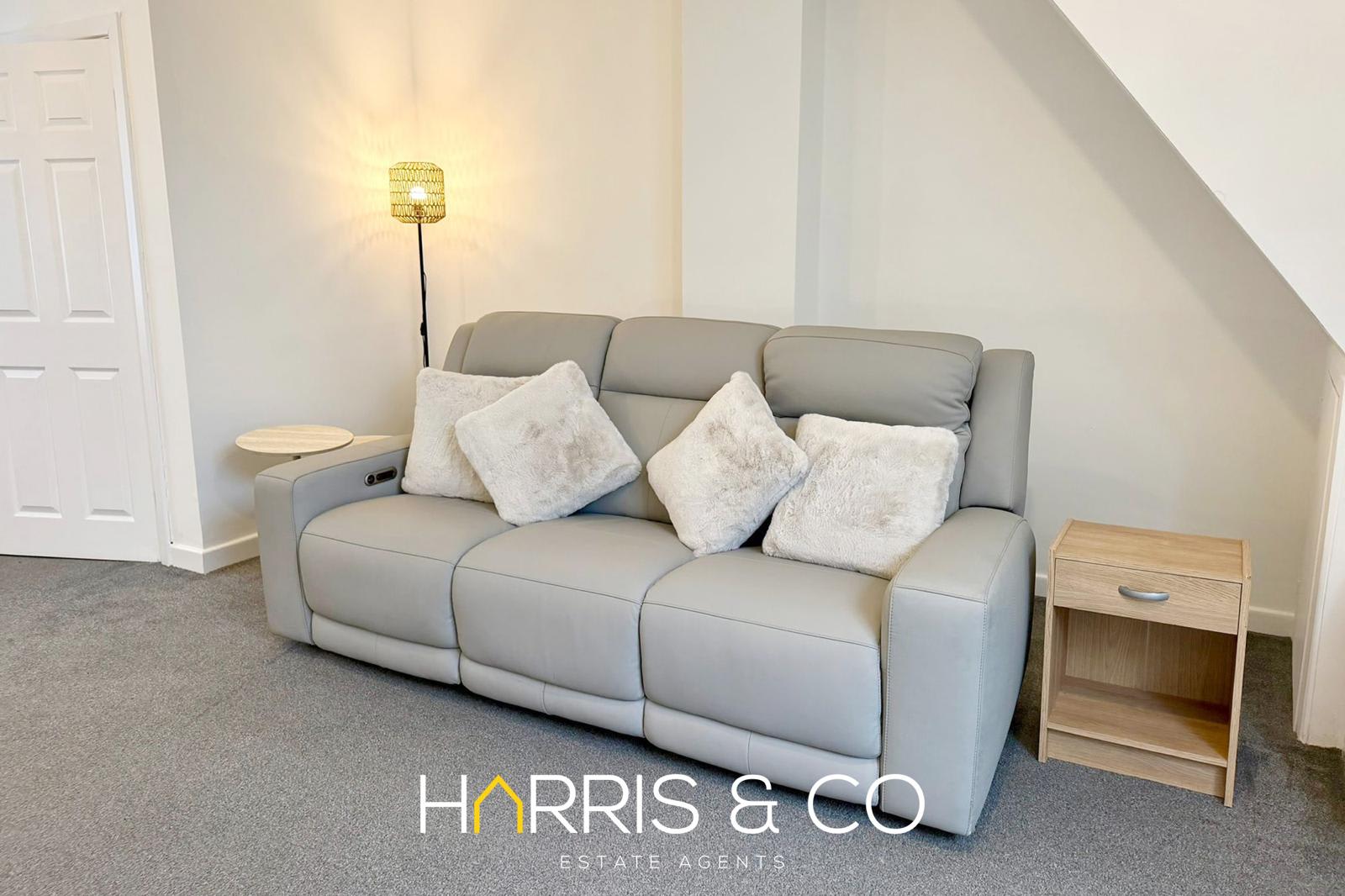 Beach Gem Retreat - A Cosy Costal Stay in 2 North Church Street FY7 6AX - Property image 13 - VivreStays