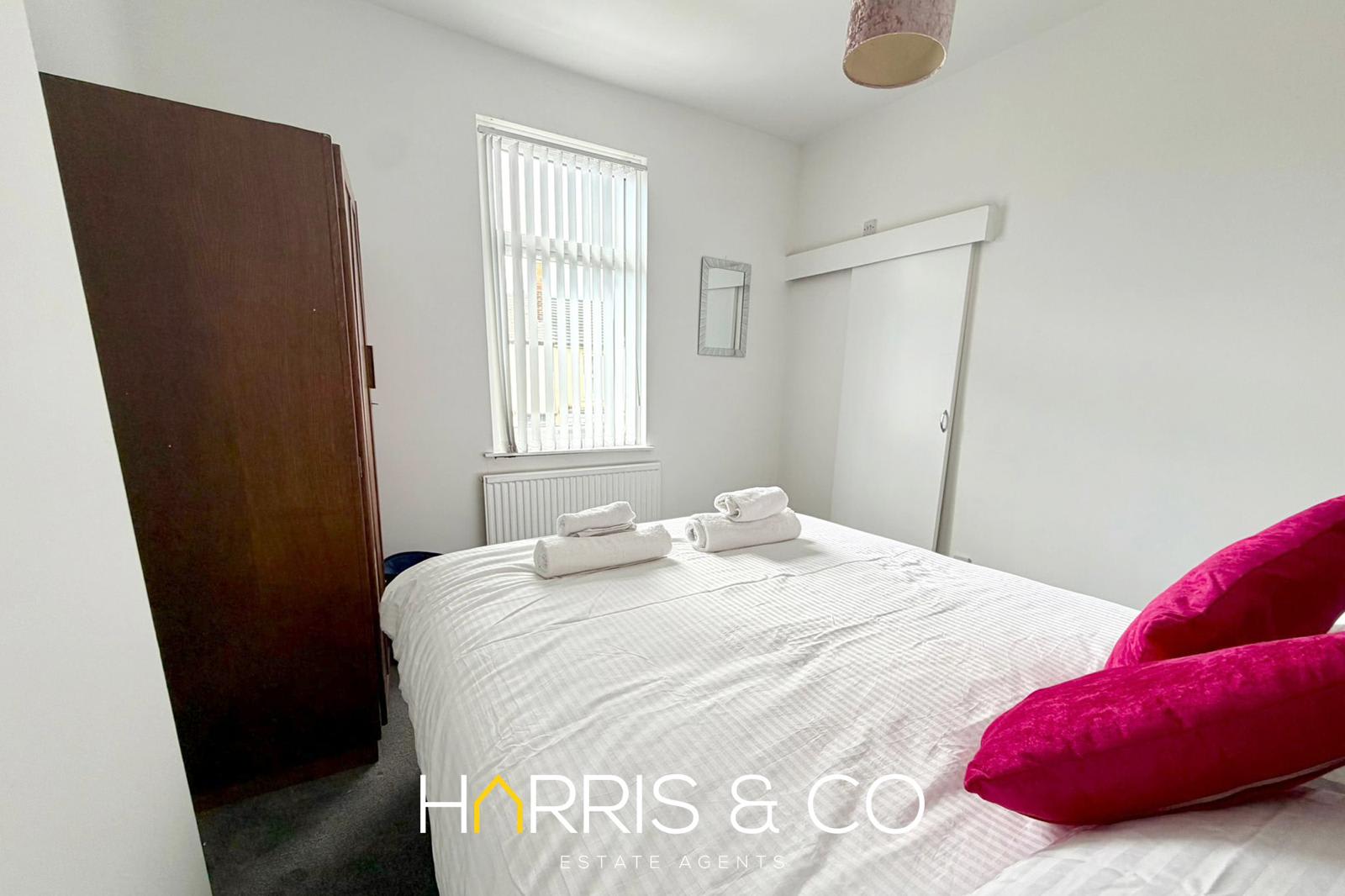 Beach Gem Retreat - A Cosy Costal Stay in 2 North Church Street FY7 6AX - Property image 8 - VivreStays