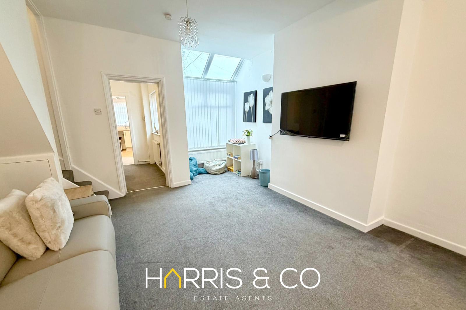 Beach Gem Retreat - A Cosy Costal Stay in 2 North Church Street FY7 6AX - Property image 15 - VivreStays