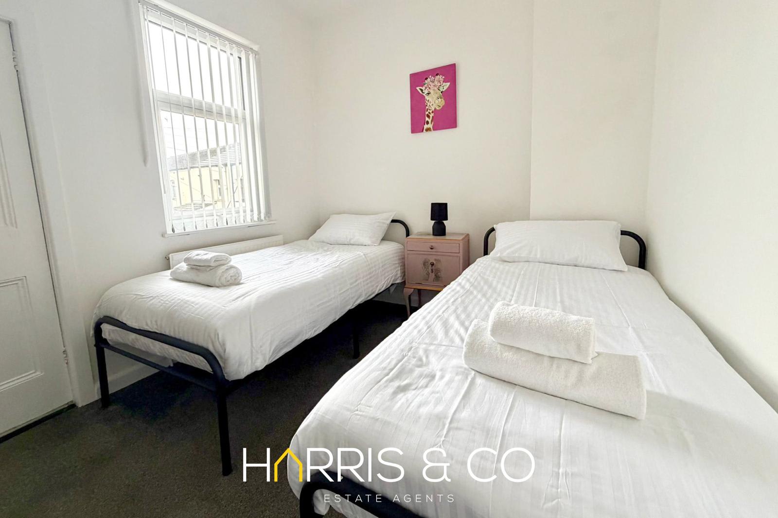 Beach Gem Retreat - A Cosy Costal Stay in 2 North Church Street FY7 6AX - Property image 10 - VivreStays