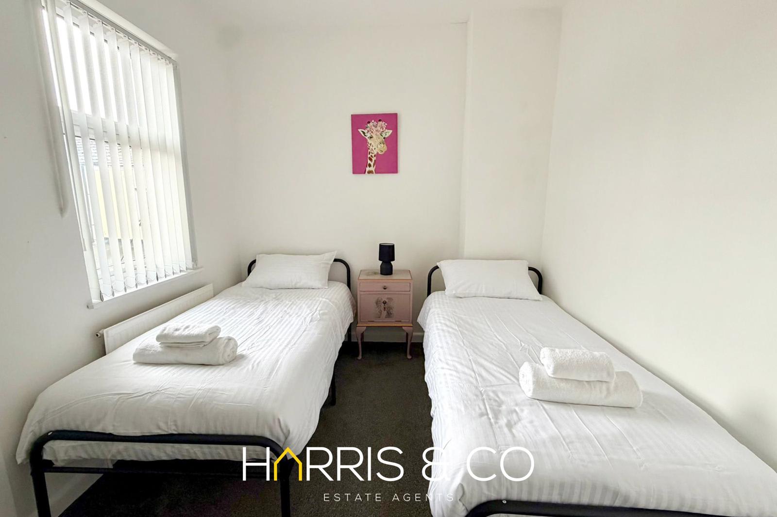 Beach Gem Retreat - A Cosy Costal Stay in 2 North Church Street FY7 6AX - Property image 9 - VivreStays