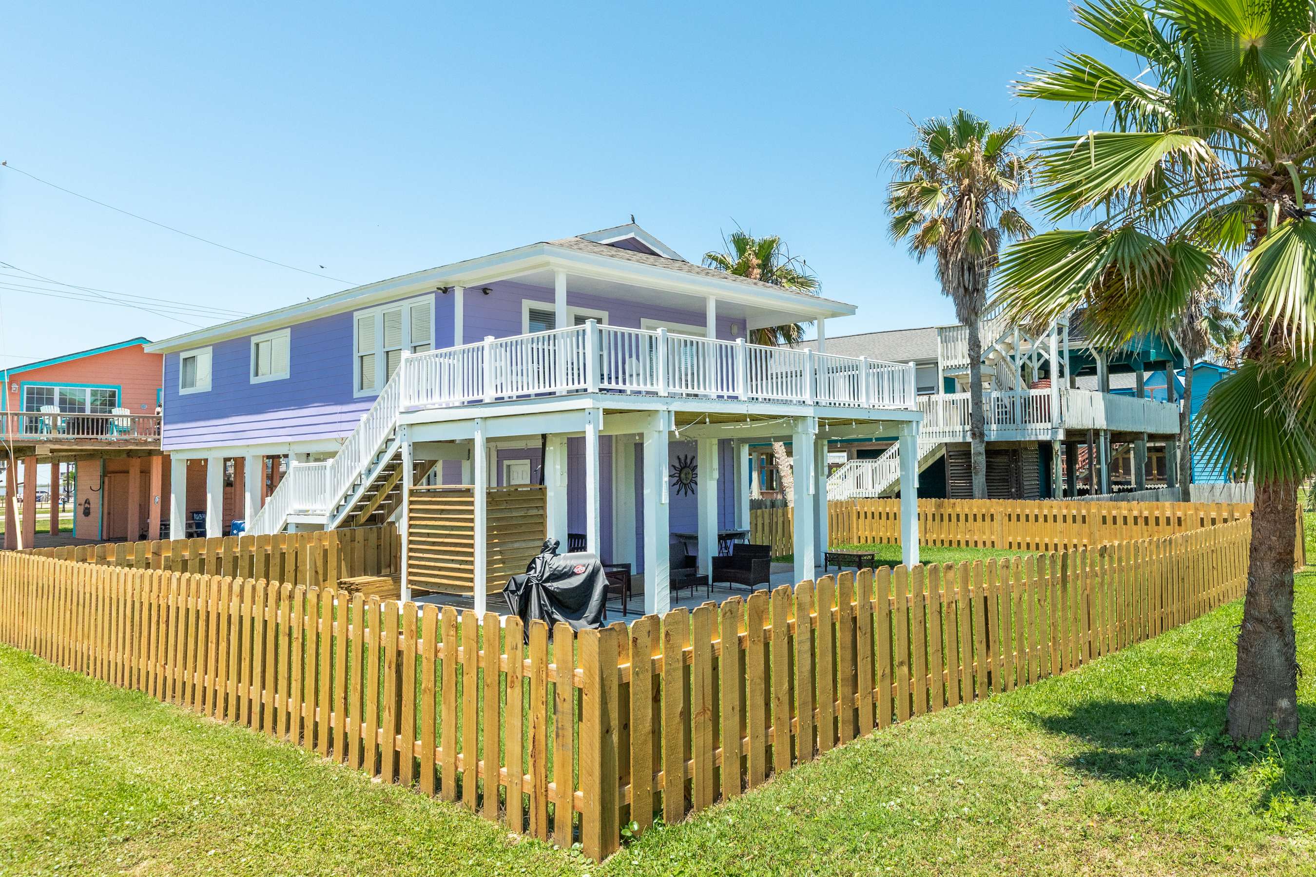 Shiner by the Sea Ocean View Fenced Yard
