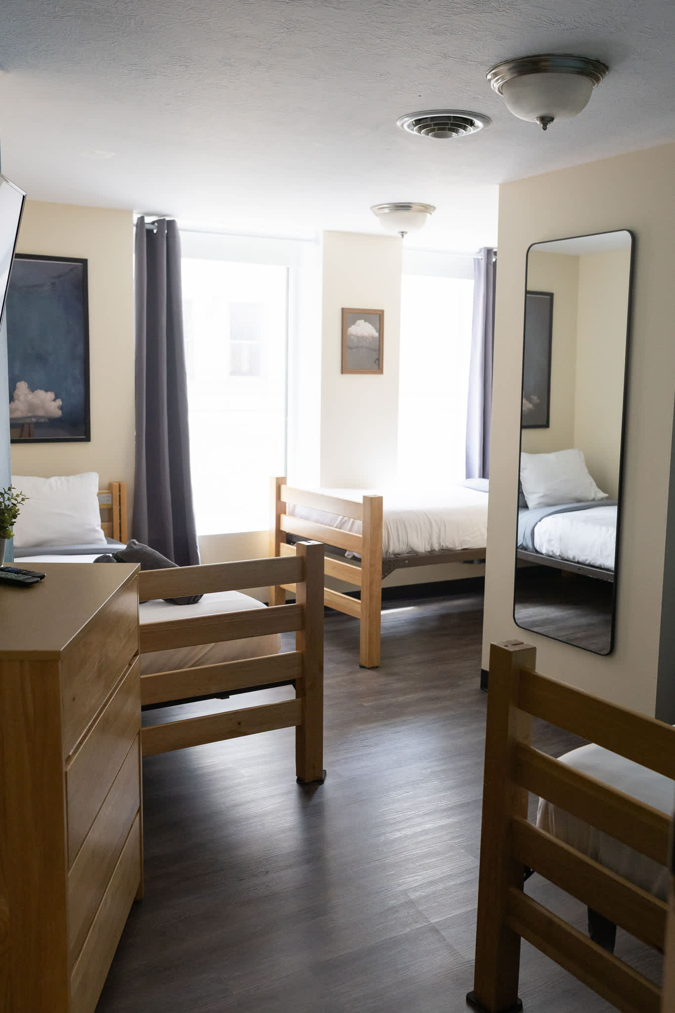 Affordable Downtown Apt | 3 Beds + 60” TV | Walk to PPG