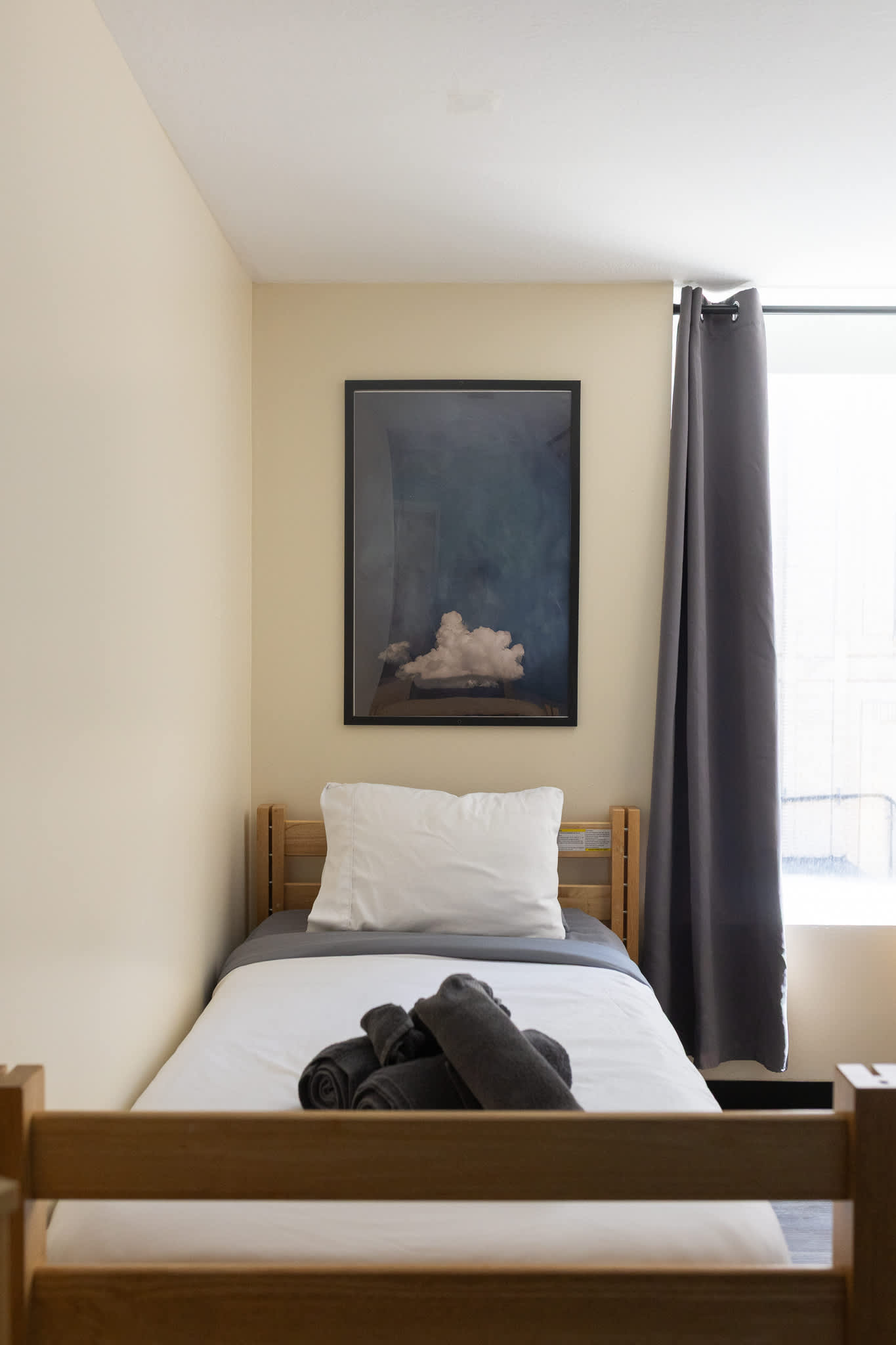 Affordable Downtown Apt | 3 Beds + 60” TV | Walk to PPG