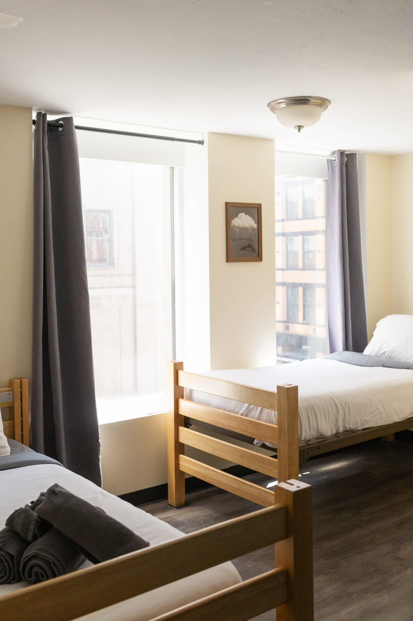 Affordable Downtown Apt | 3 Beds + 60” TV | Walk to PPG