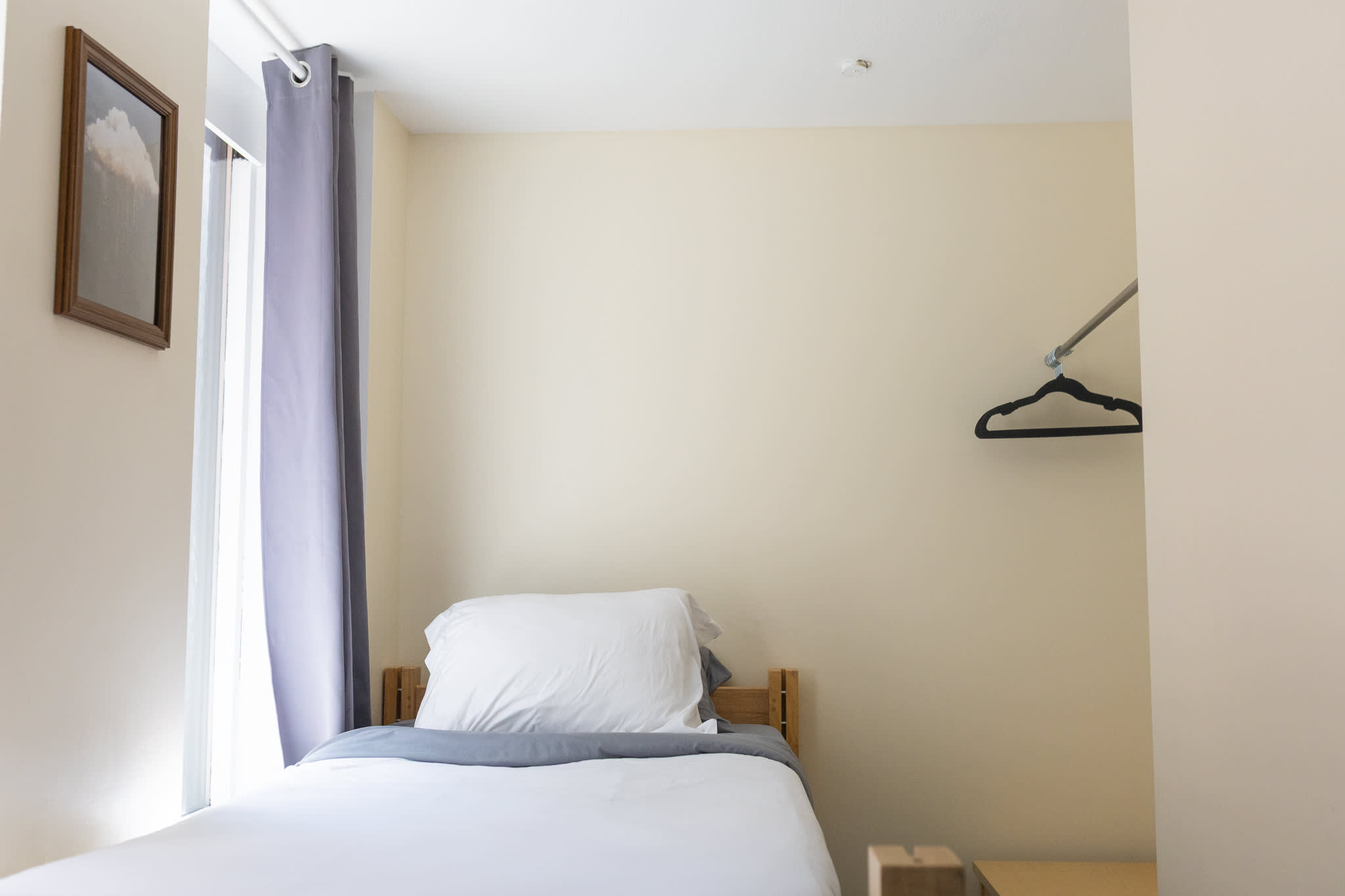 Affordable Downtown Apt | 3 Beds + 60” TV | Walk to PPG