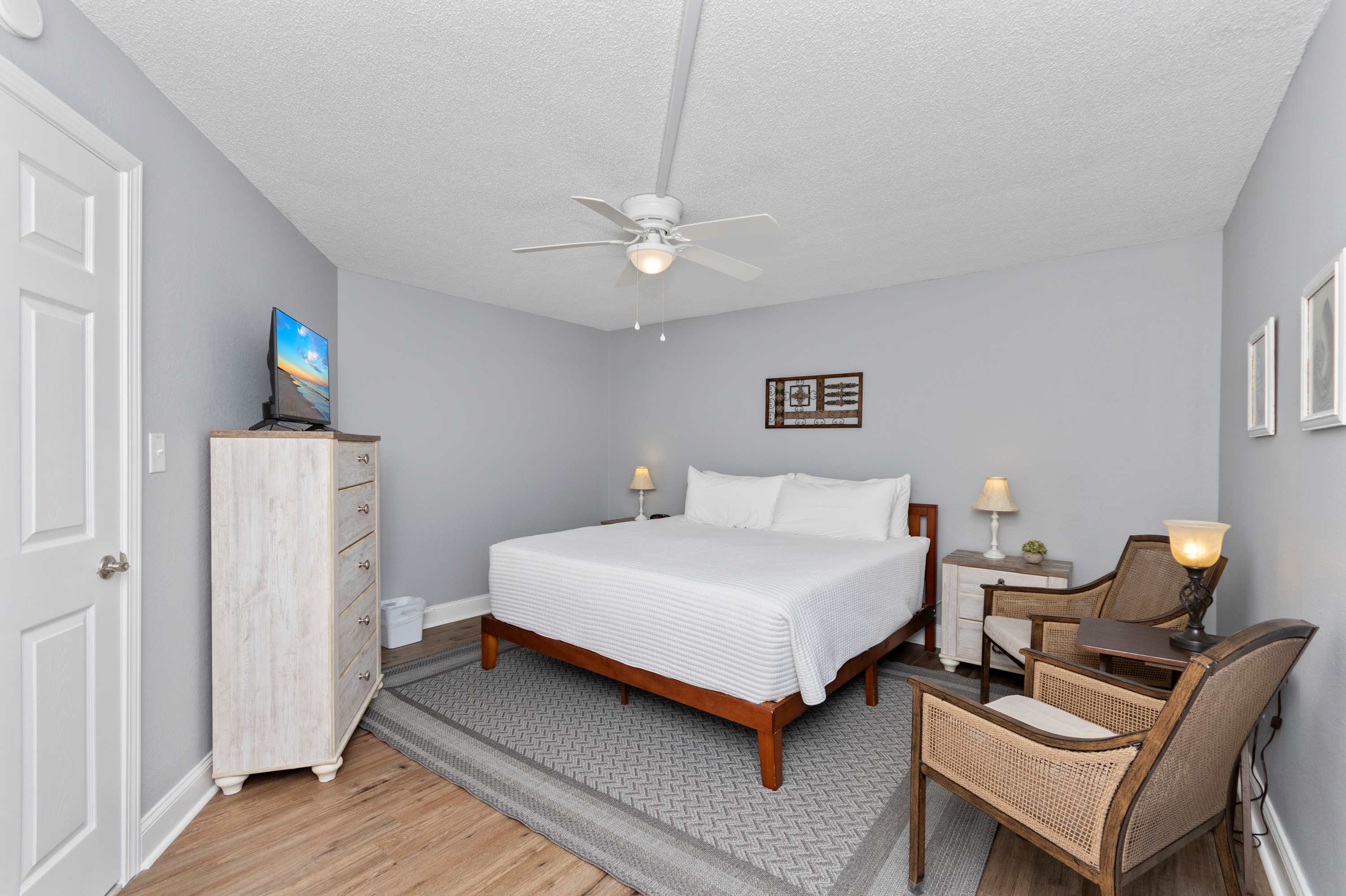 Drift into comfort after a fun-filled Myrtle Beach vacation with plush bedding and calming coastal-inspired décor.