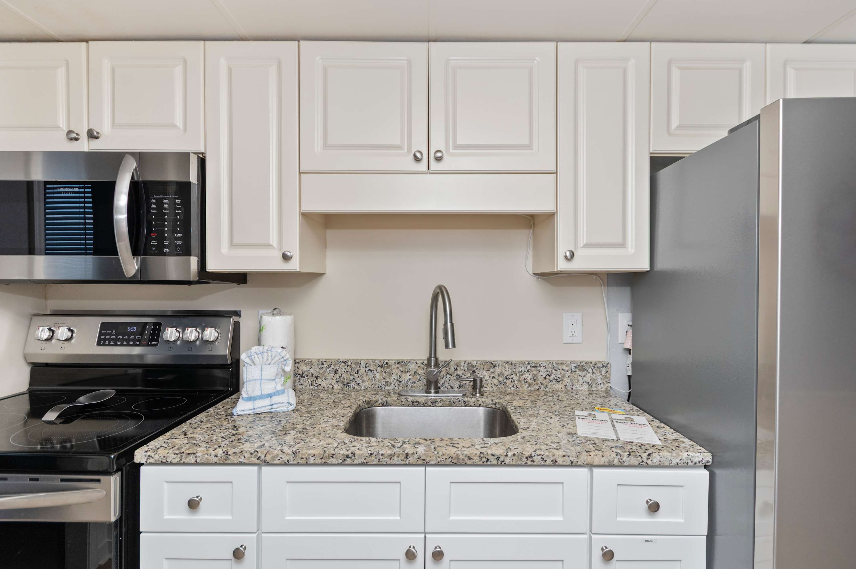 Everything you need for a relaxing Myrtle Beach getaway is right here in this stylish kitchen space.