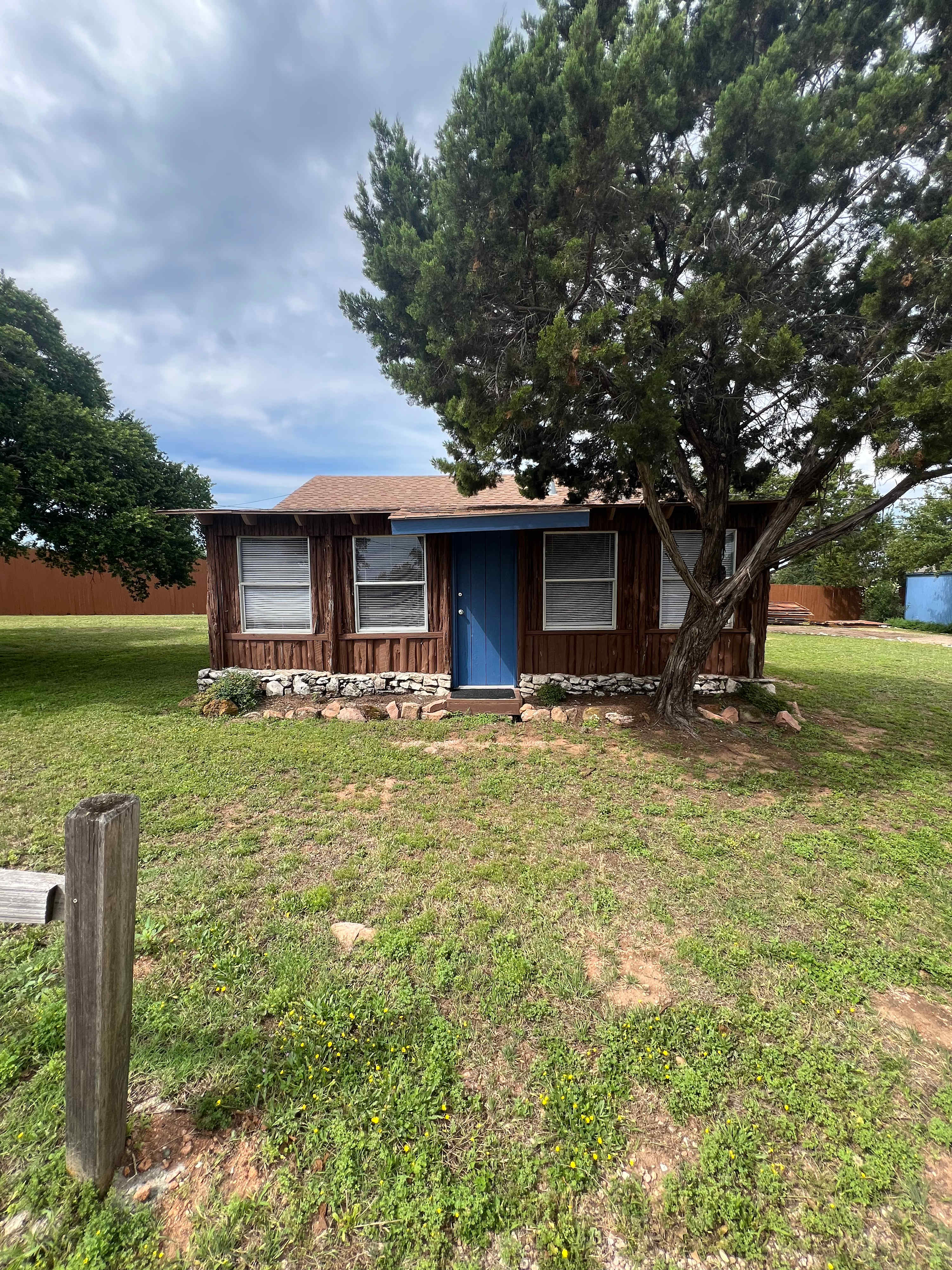 Lakeside Log Cabin for 8, Pool, Game Room, Fishing