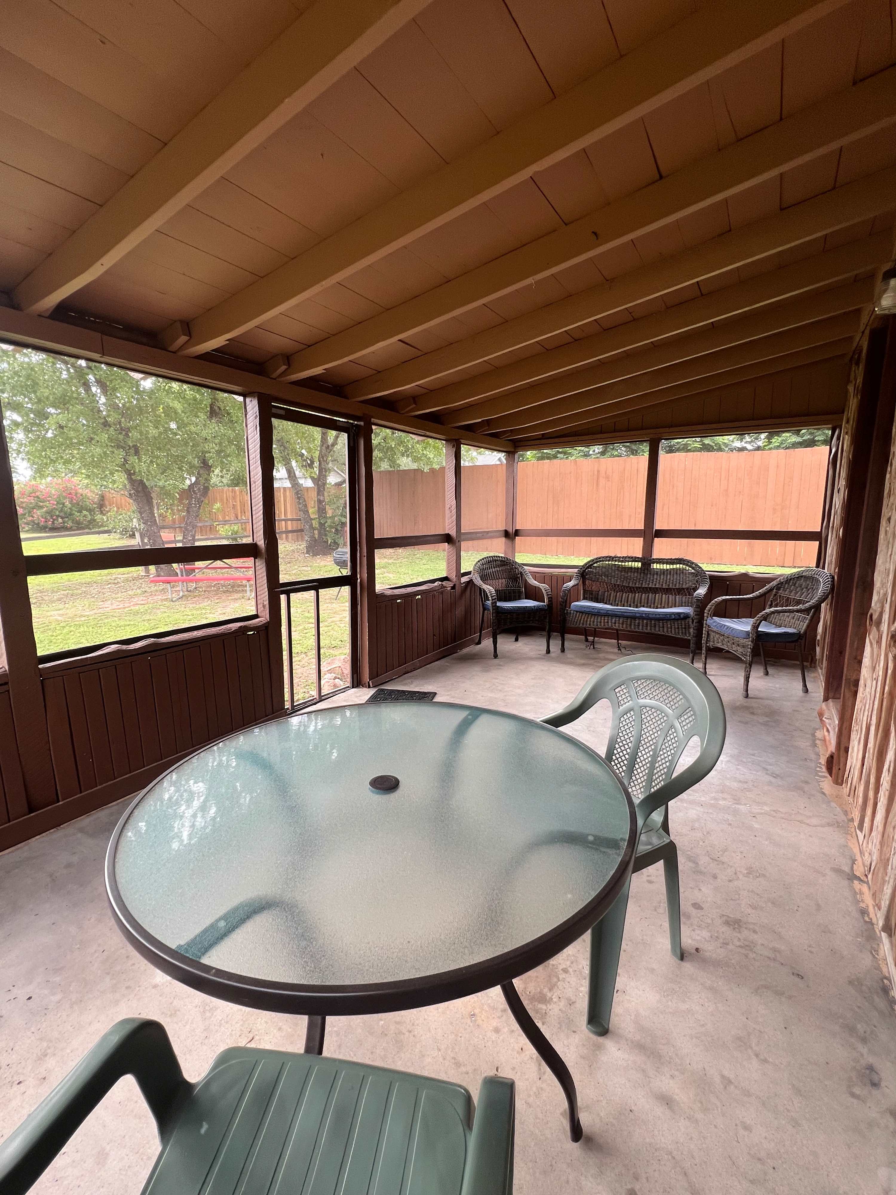 1BR Cabin/Pool/Game Room/Lake 4 min Walk