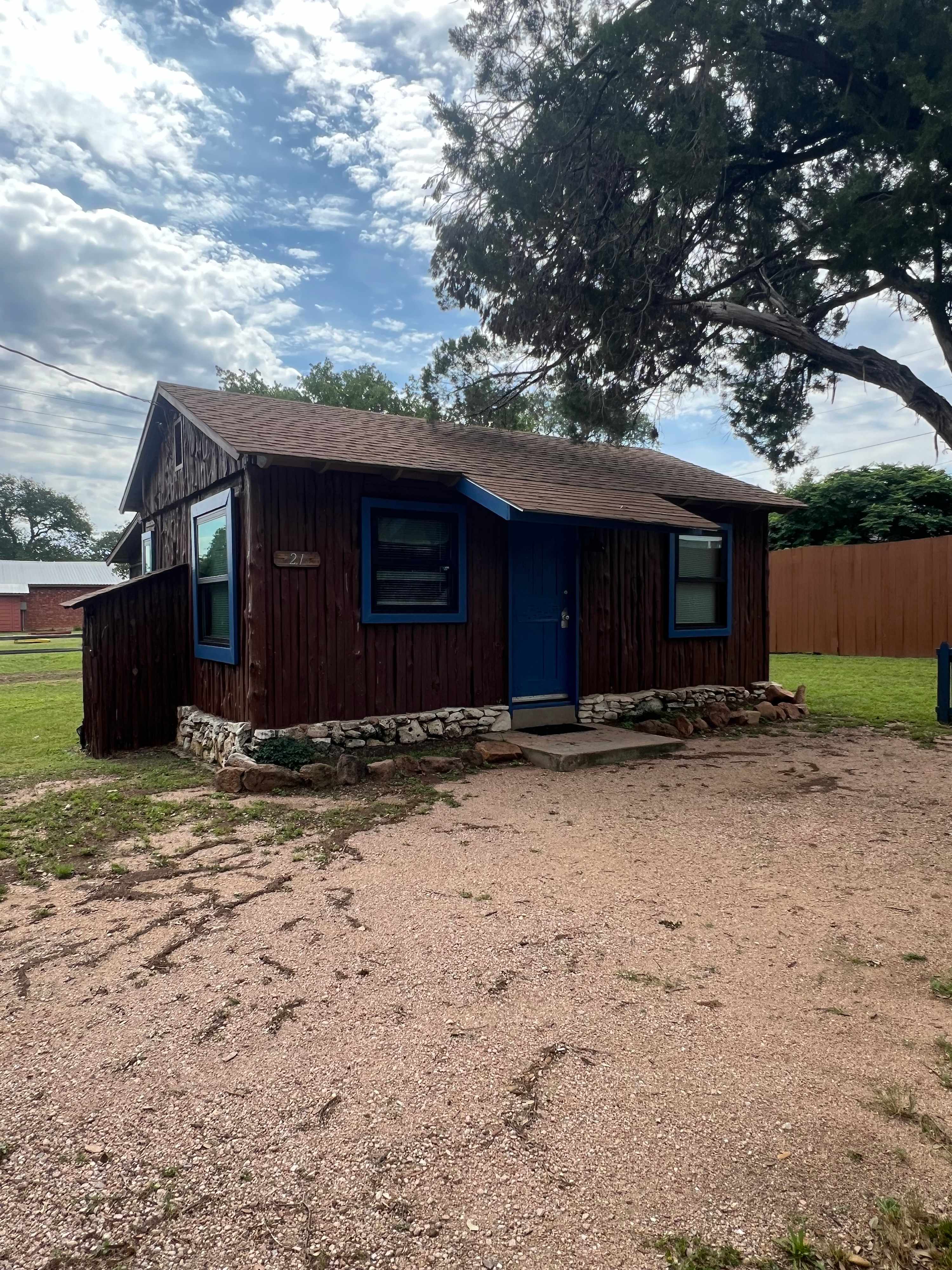 1BR Cabin/Pool/Game Room/Lake 4 min Walk