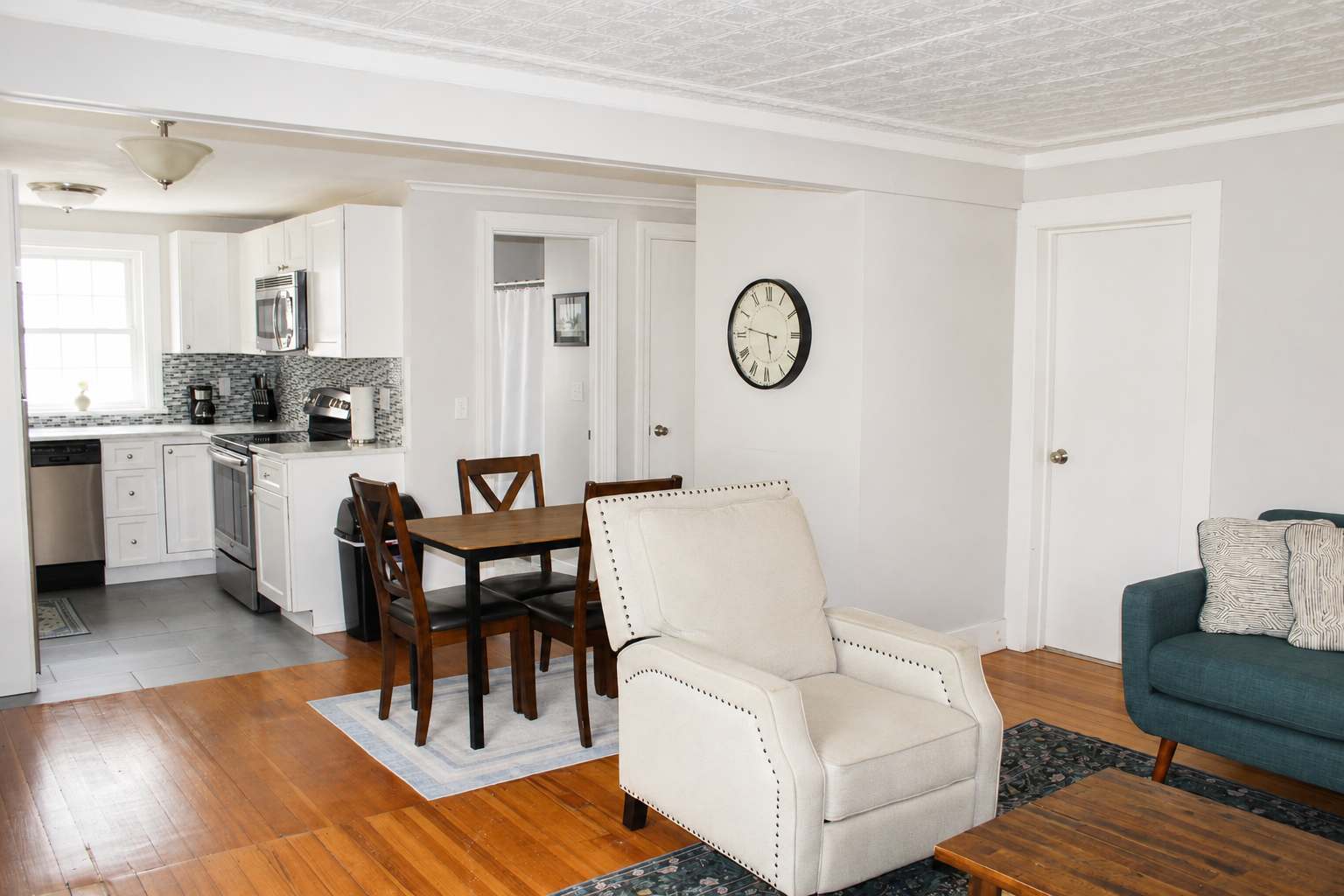 Cozy 2BR Getaway Steps from Lake Winnipesaukee