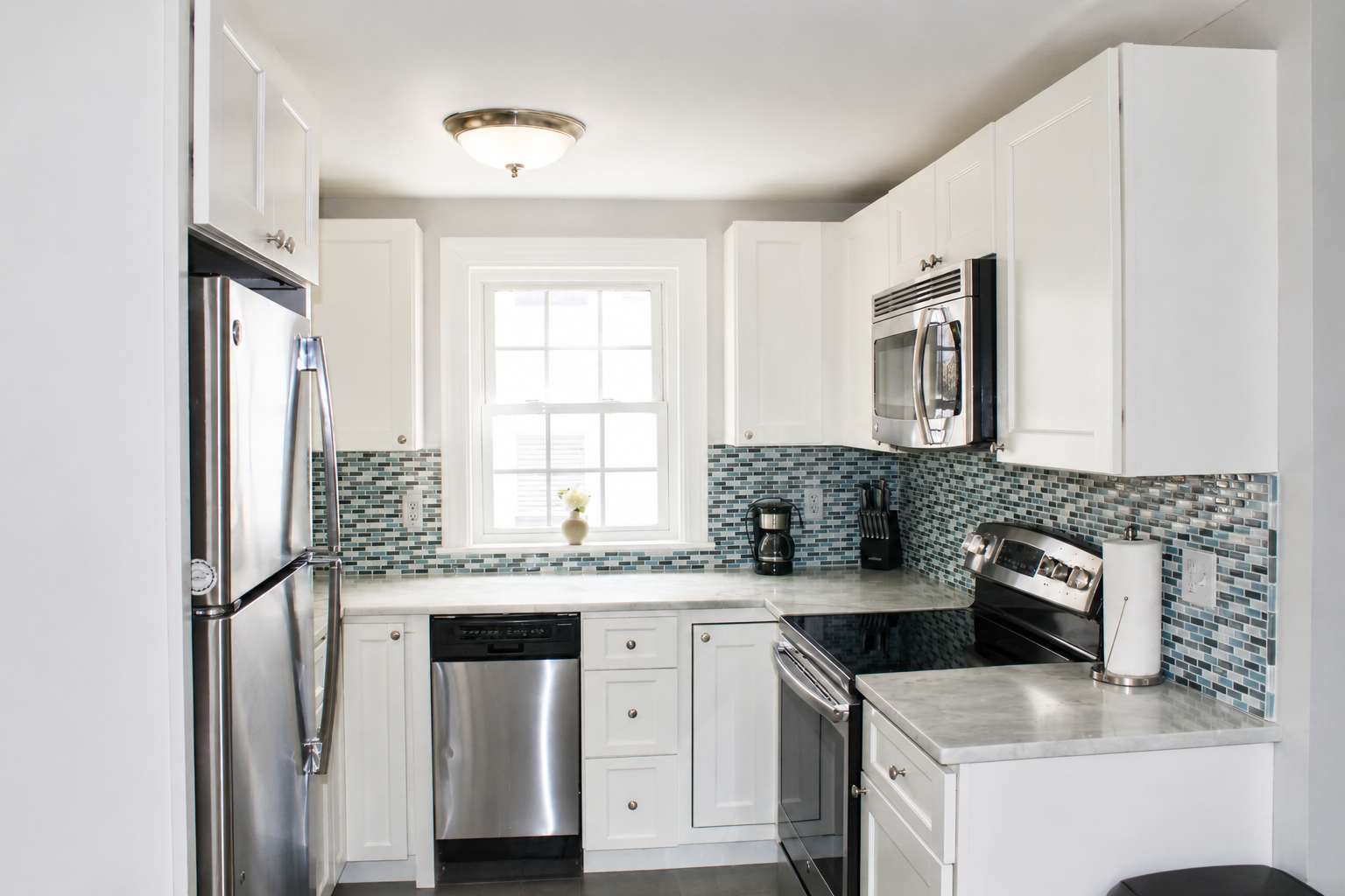 Cozy 2BR Getaway Steps from Lake Winnipesaukee