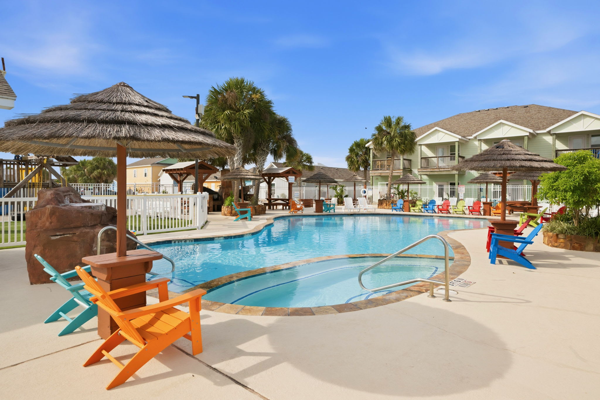 Danzin' on the Beach | 3BR Pirates Bay Resort