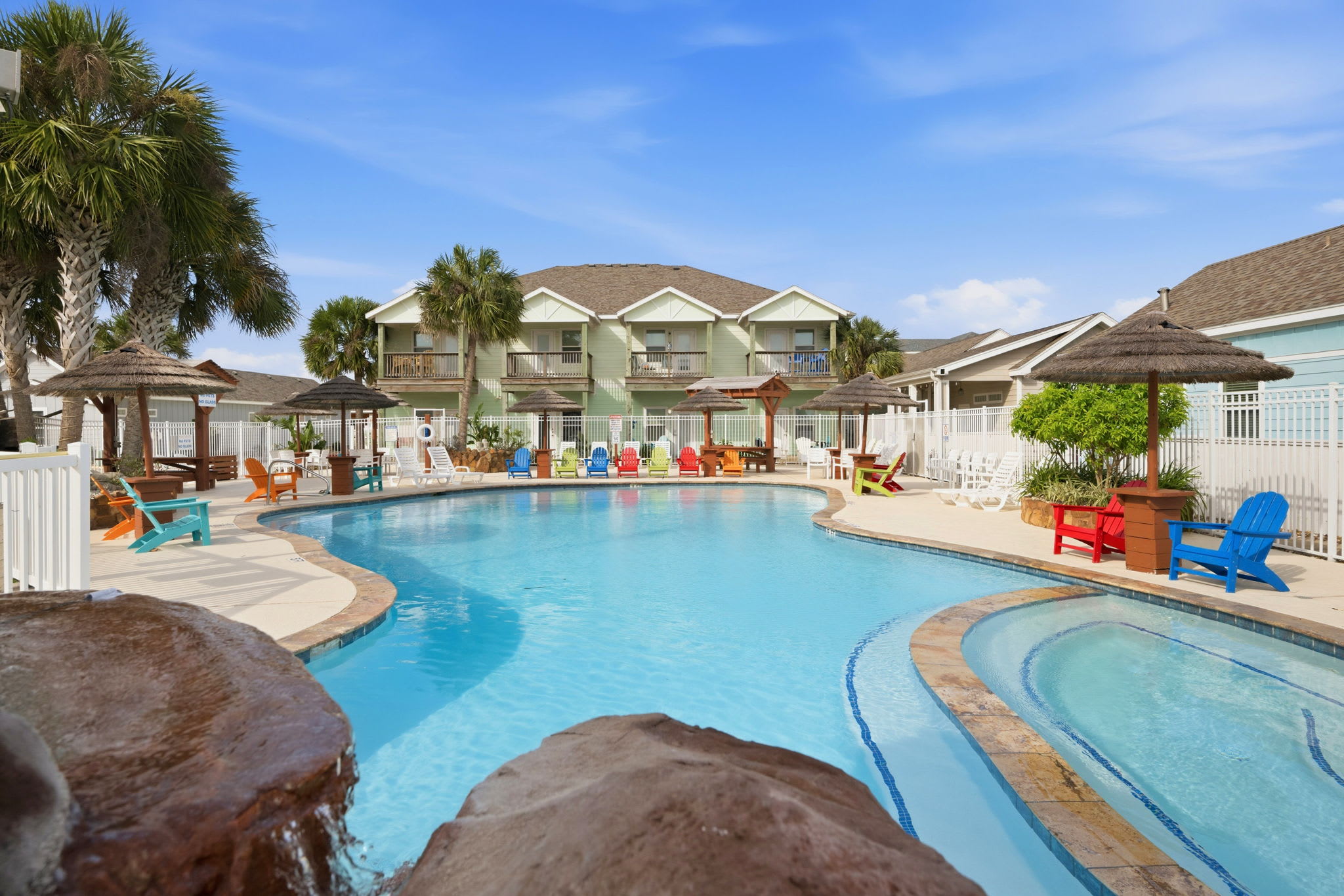 Danzin' on the Beach | 3BR Pirates Bay Resort