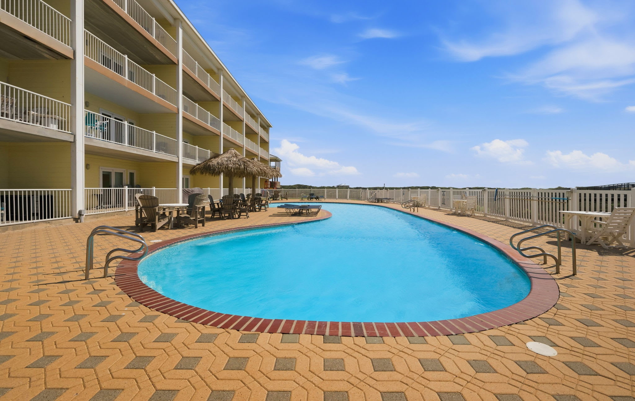 Beachfront, Third-Floor, Pool - Gulf'n My Life Away
