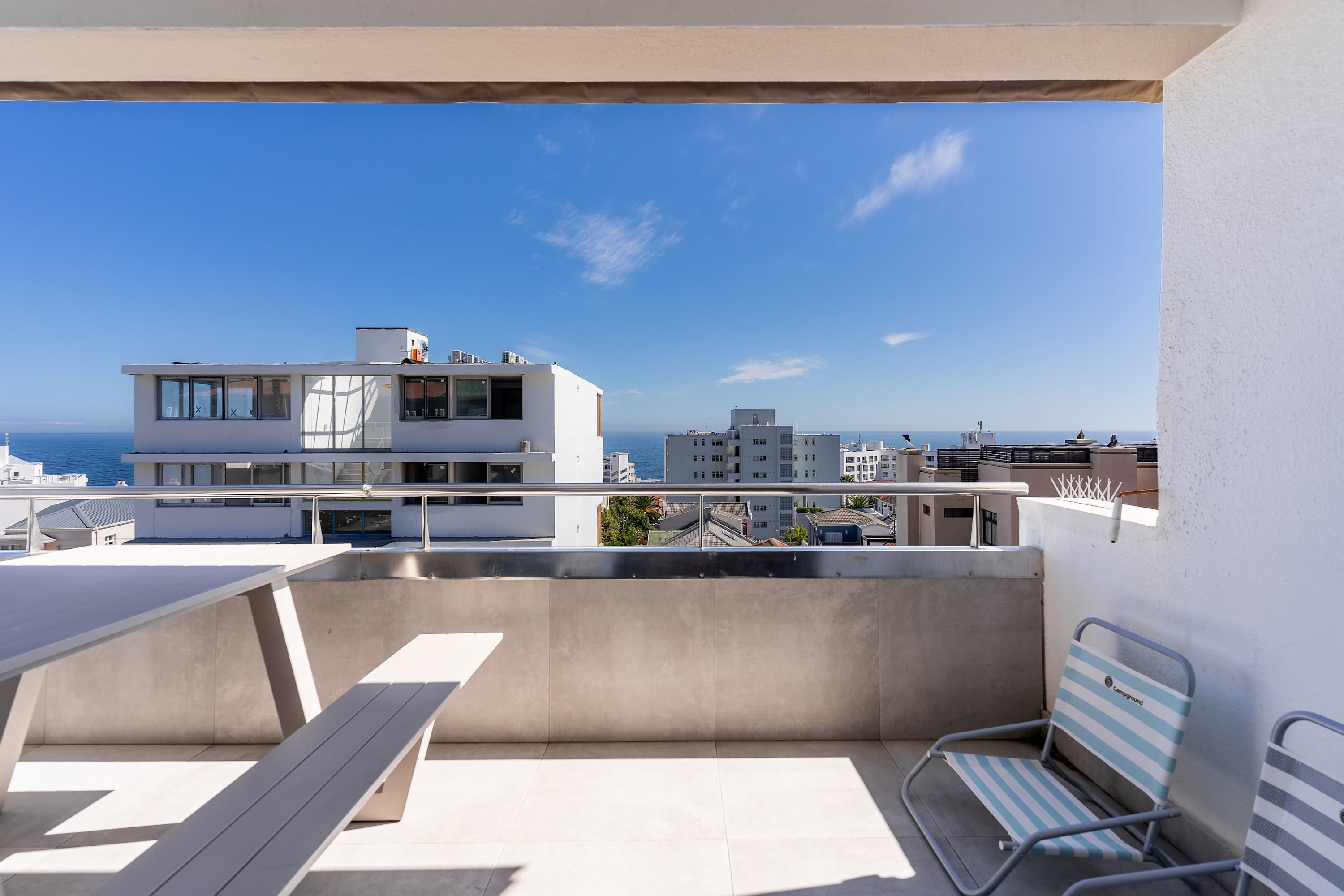 Bantry Bay Pearl - Luxury Apt with Ocean Views