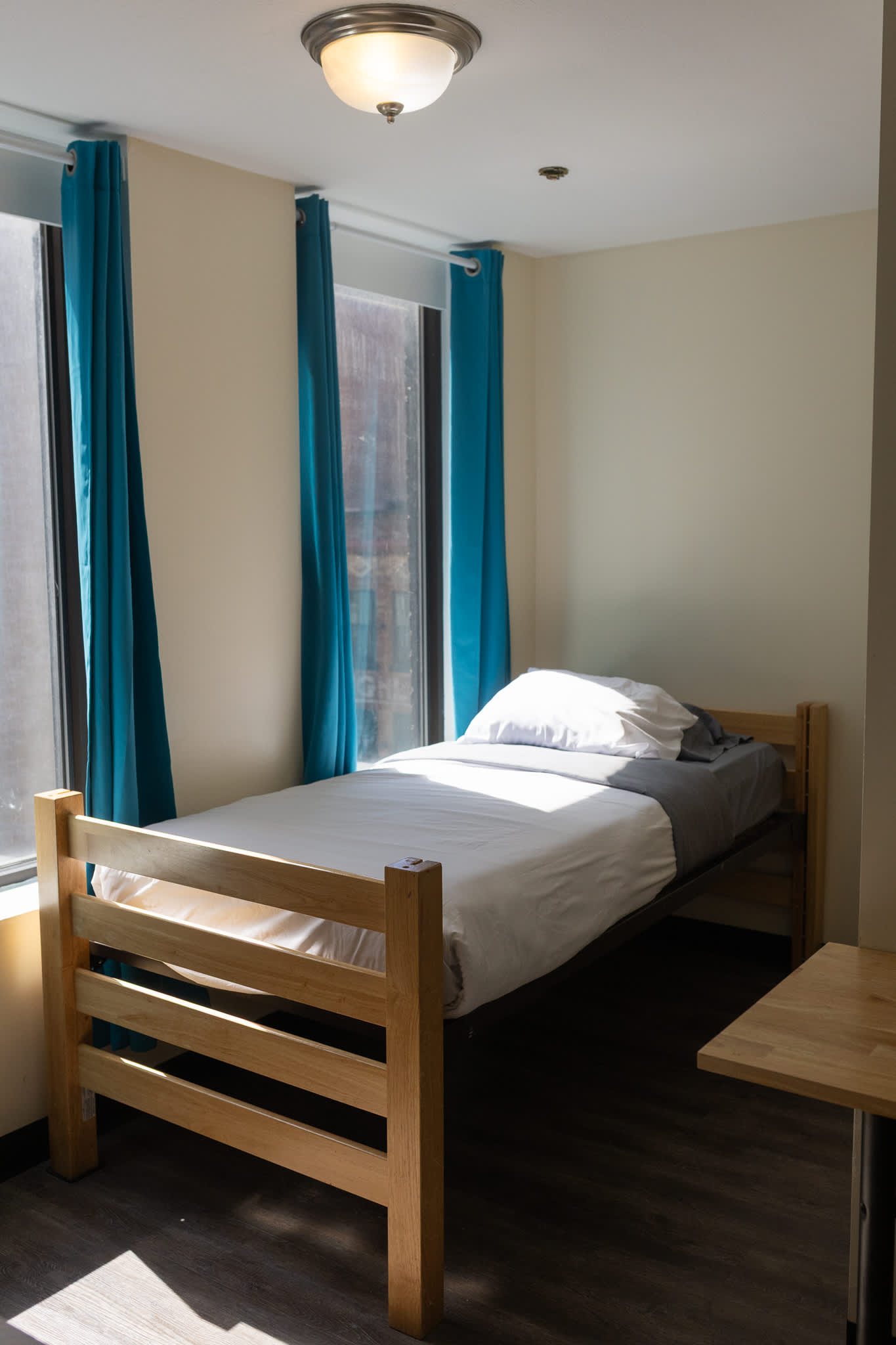 Cozy Downtown Pittsburgh Apartment | Smart TV + Walkable Location