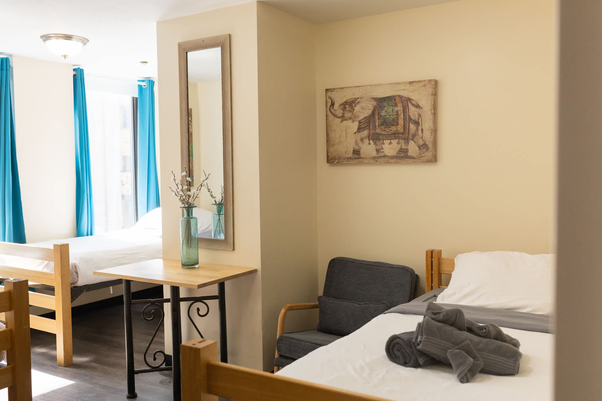 Cozy Downtown Pittsburgh Apartment | Smart TV + Walkable Location