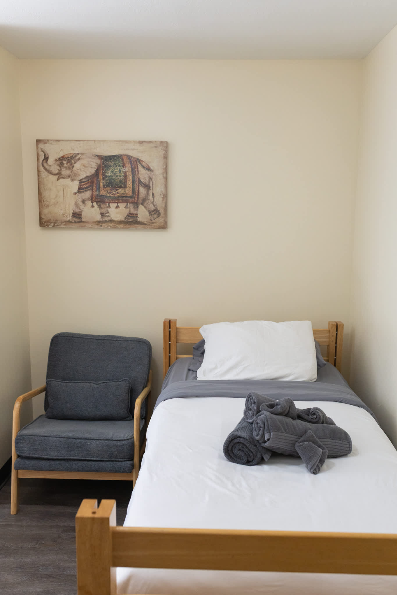 Cozy Downtown Pittsburgh Apartment | Smart TV + Walkable Location