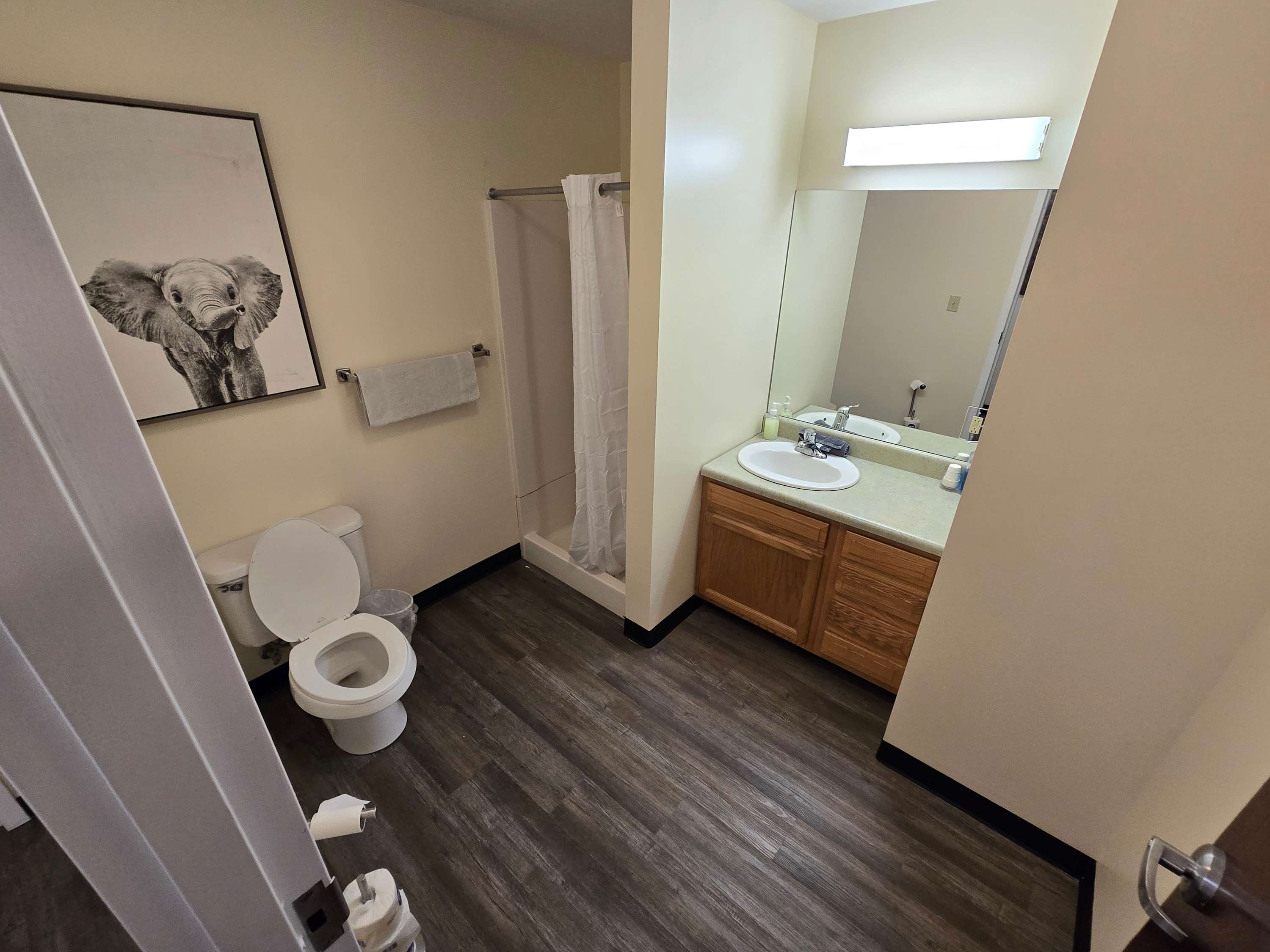 Cozy Downtown Pittsburgh Apartment | Smart TV + Walkable Location 6