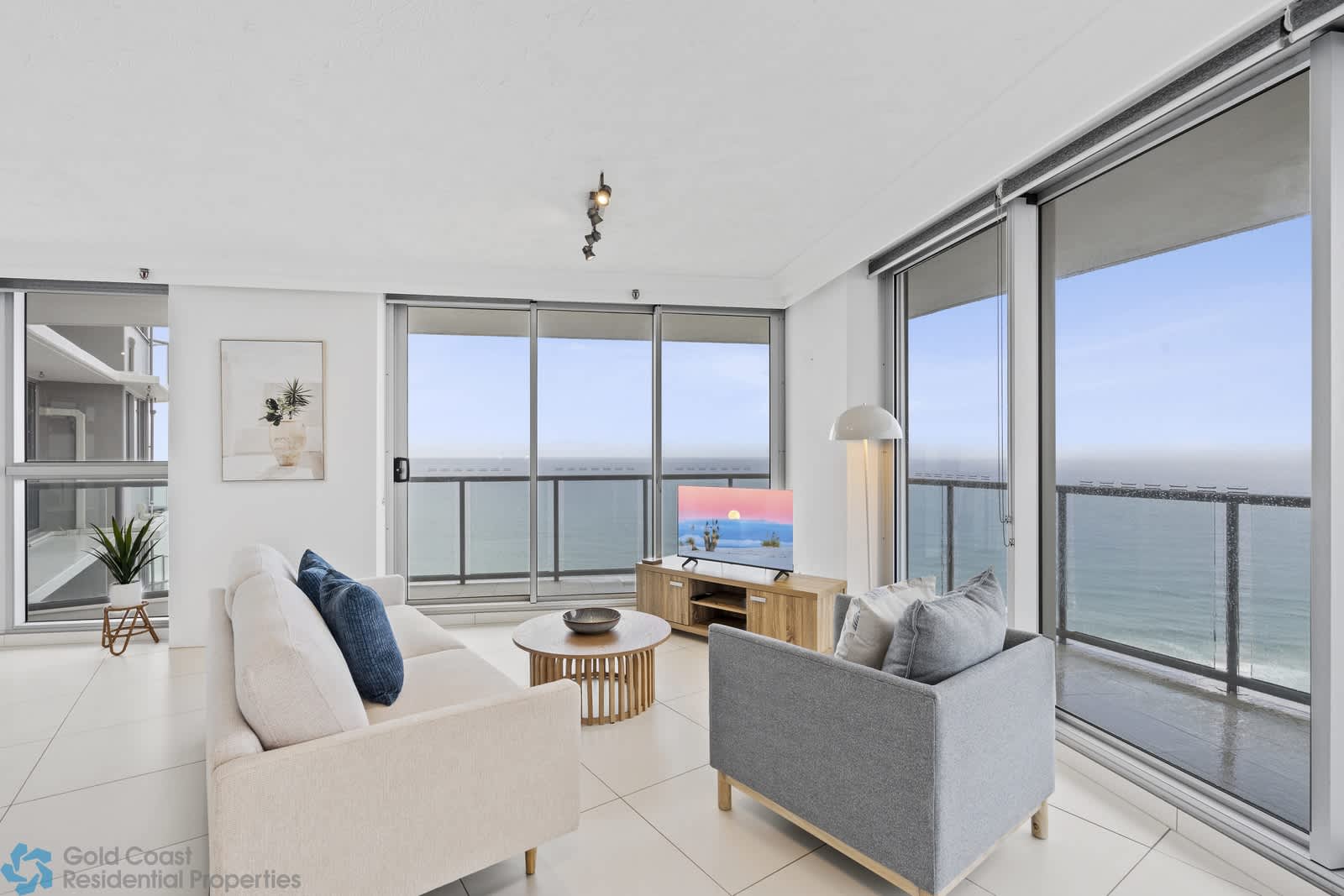 Peninsula 37F | Stylish Waterfront Retreat