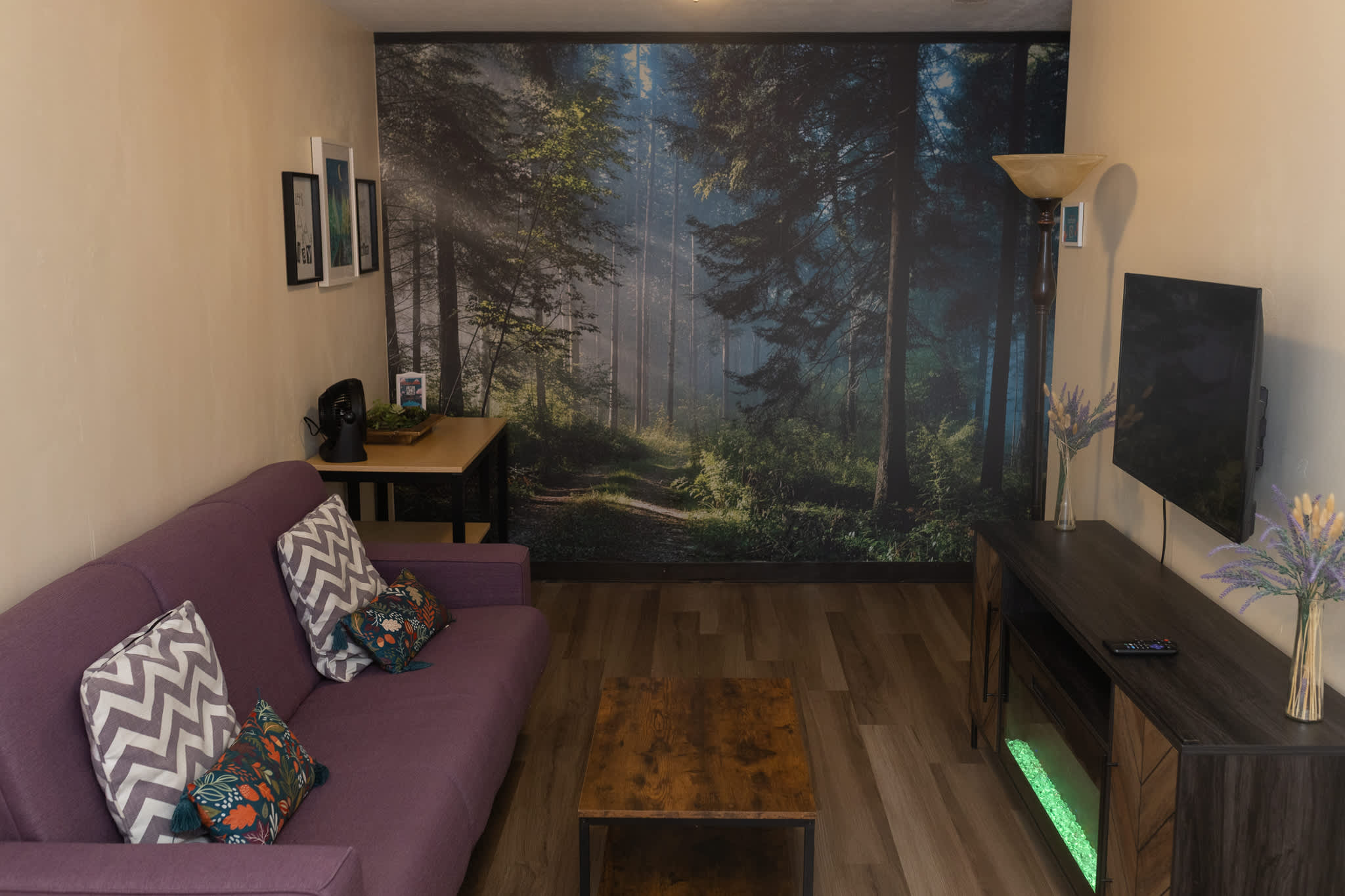 Downtown Pittsburgh Apt | 60” TV + Walk to PPG & Convention Center